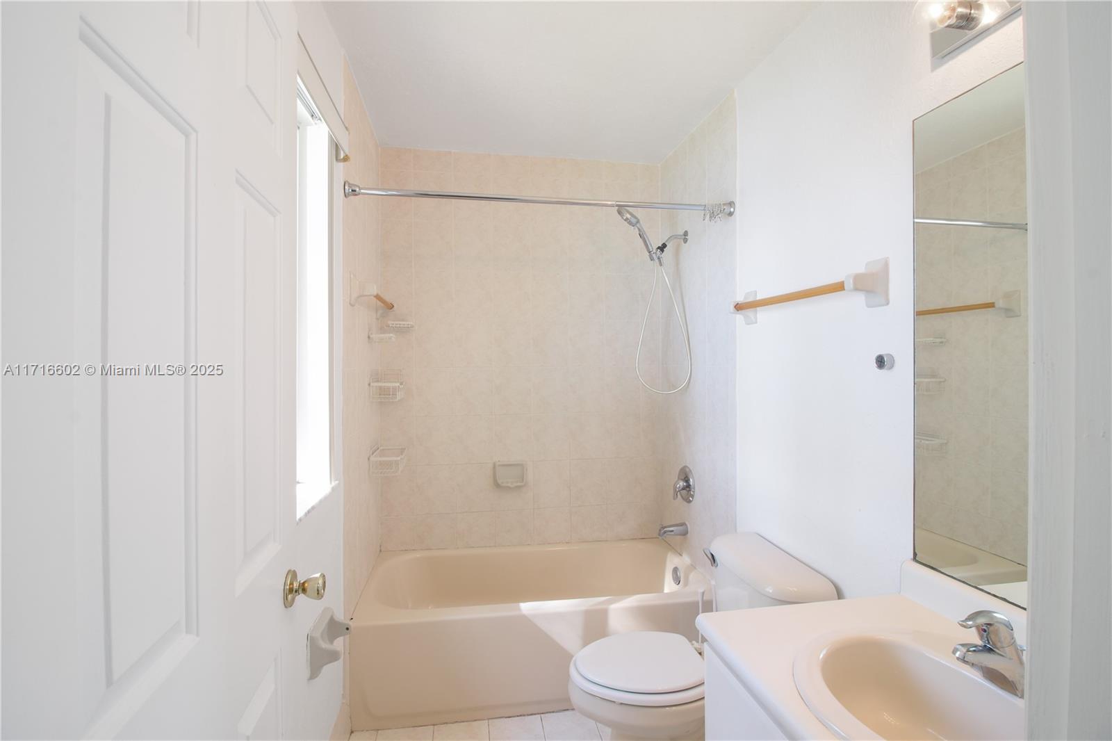 1438 Se 24th Ct 360 Property Photo 20