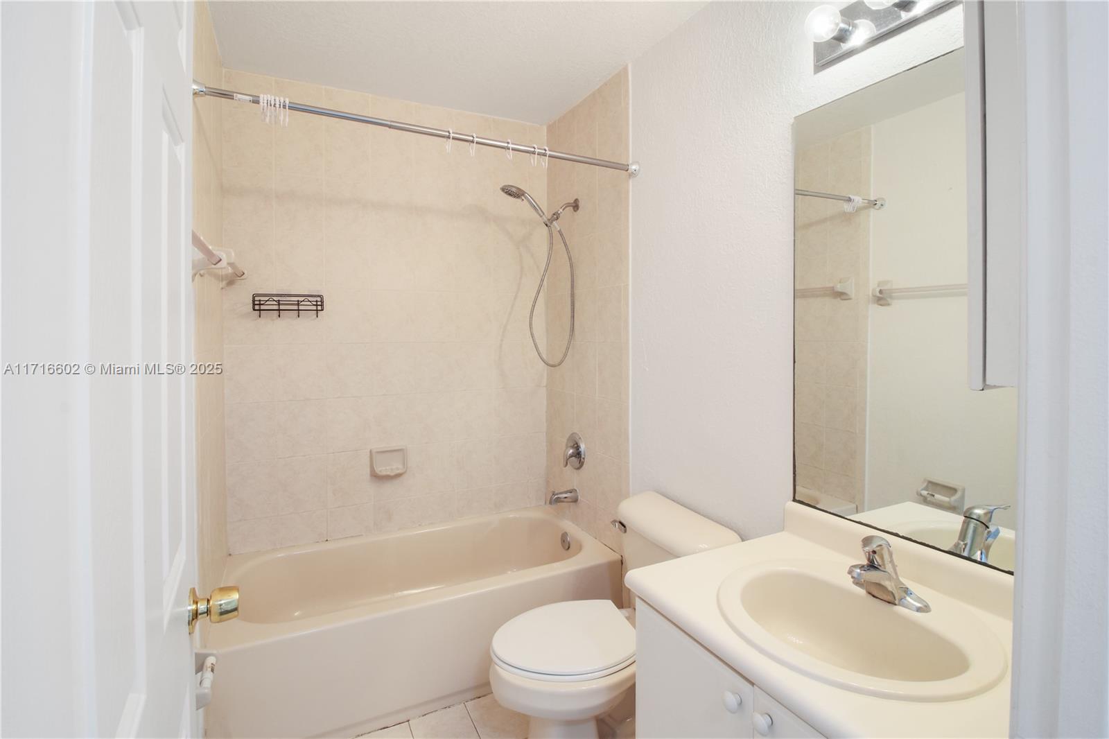1438 Se 24th Ct 360 Property Photo 23