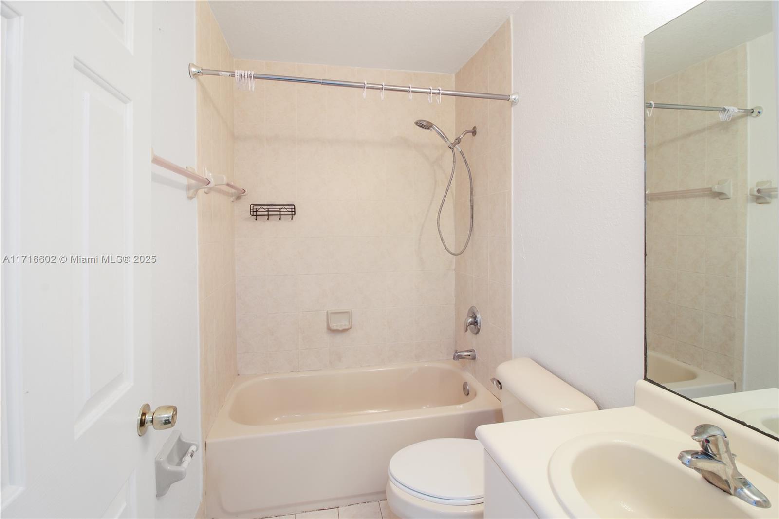 1438 Se 24th Ct 360 Property Photo 24