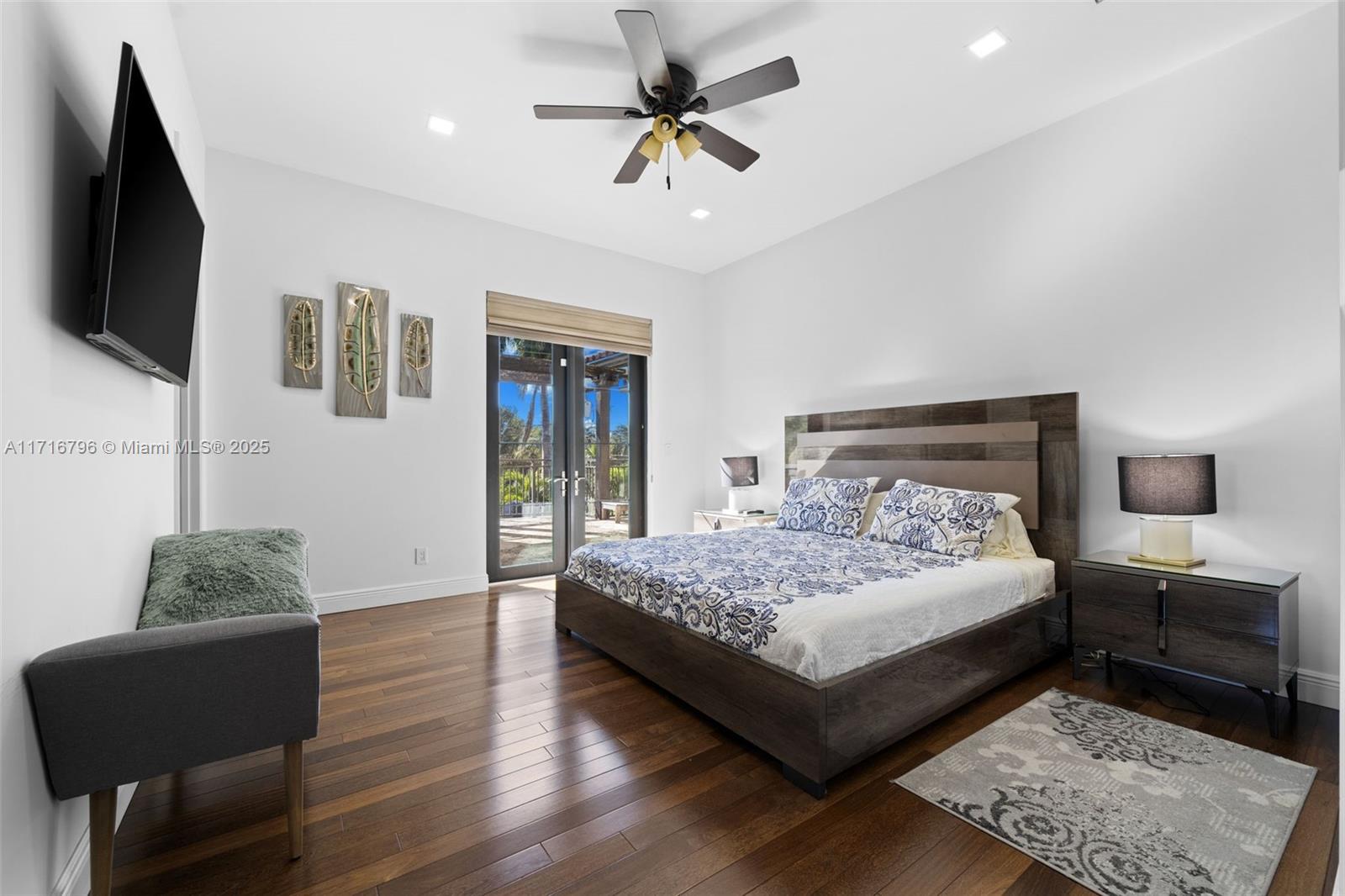956 Hollywood Blvd Property Photo 12
