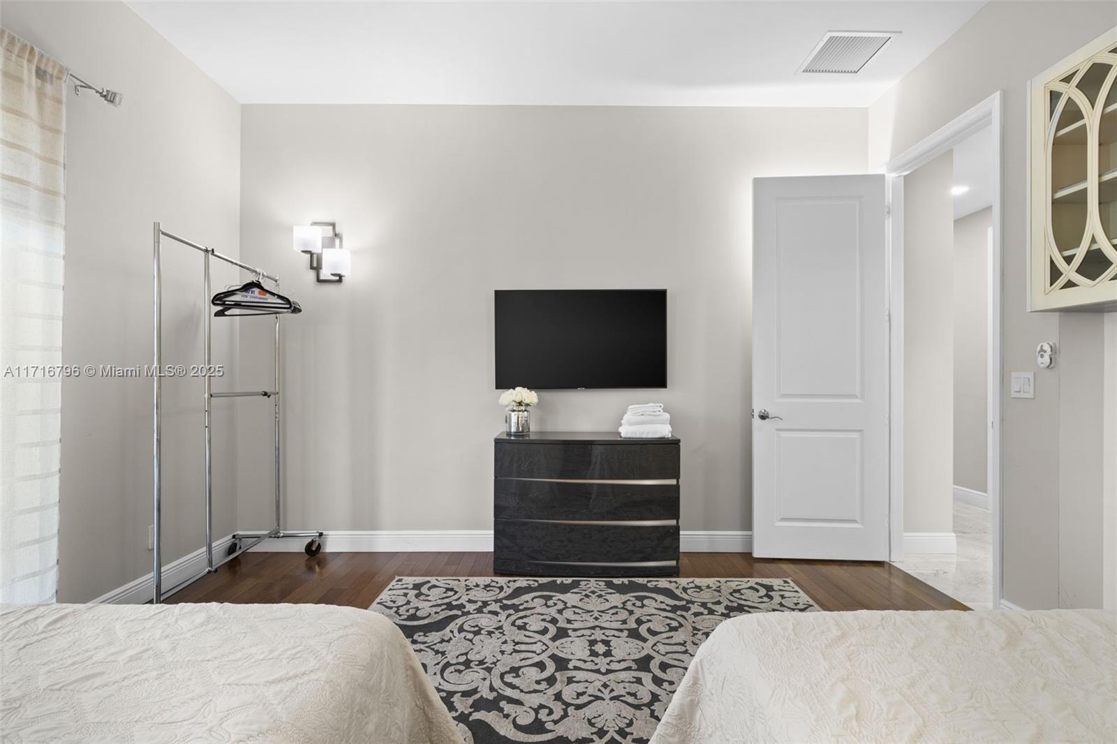 956 Hollywood Blvd Property Photo 35