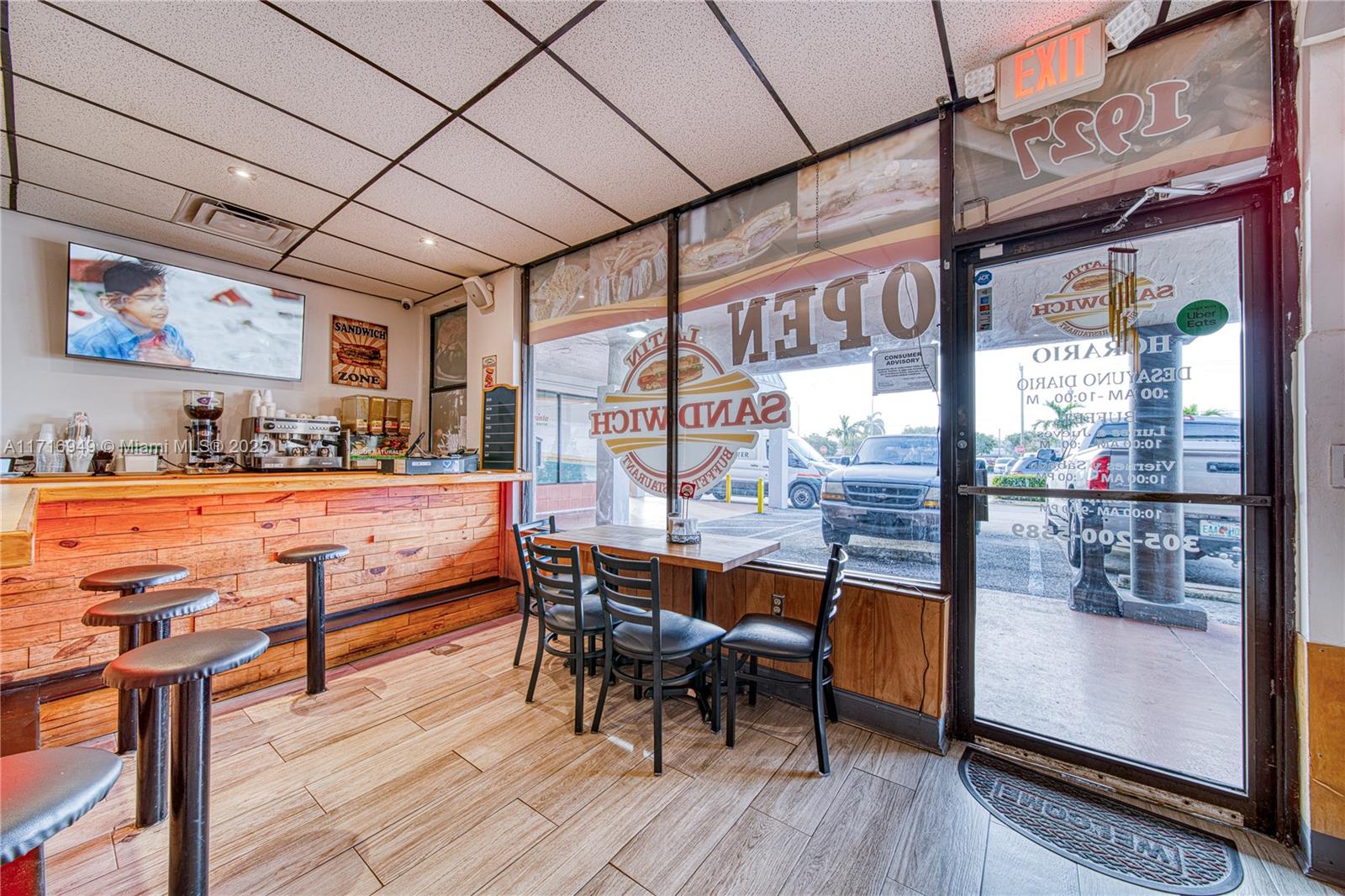 Latin Sandwich Buffett Restaurant In Hialeah Property Photo 11