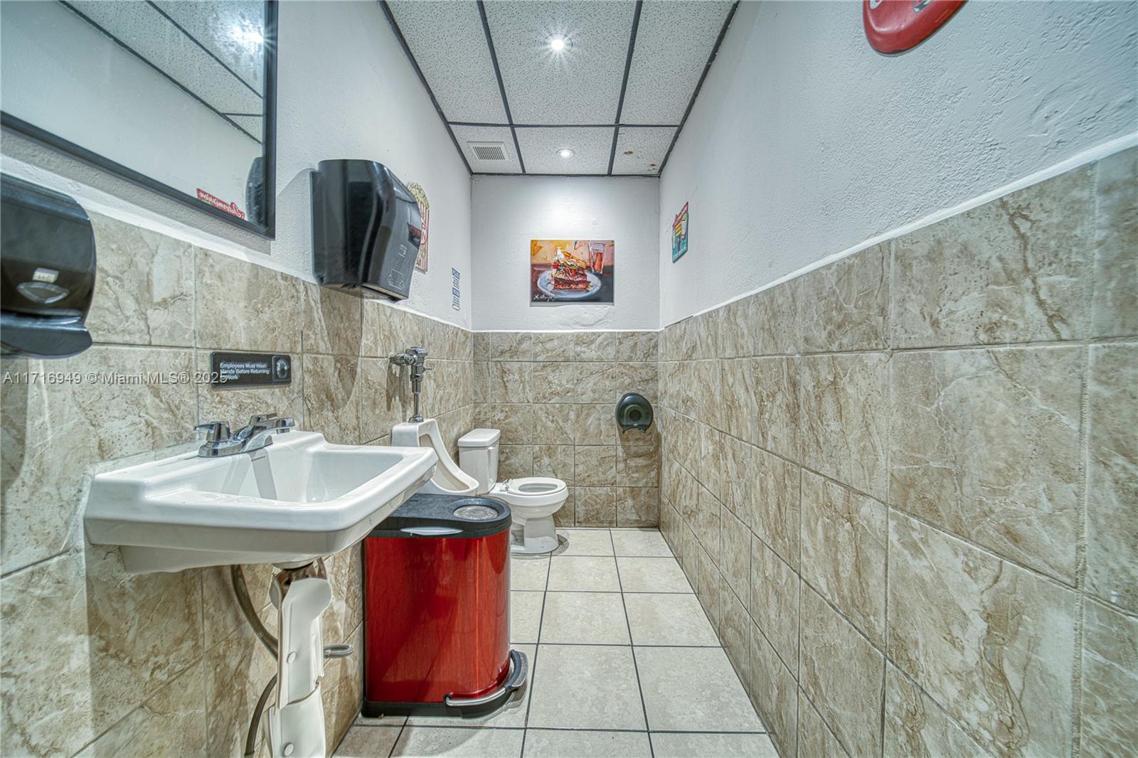 Latin Sandwich Buffett Restaurant In Hialeah Property Photo 14