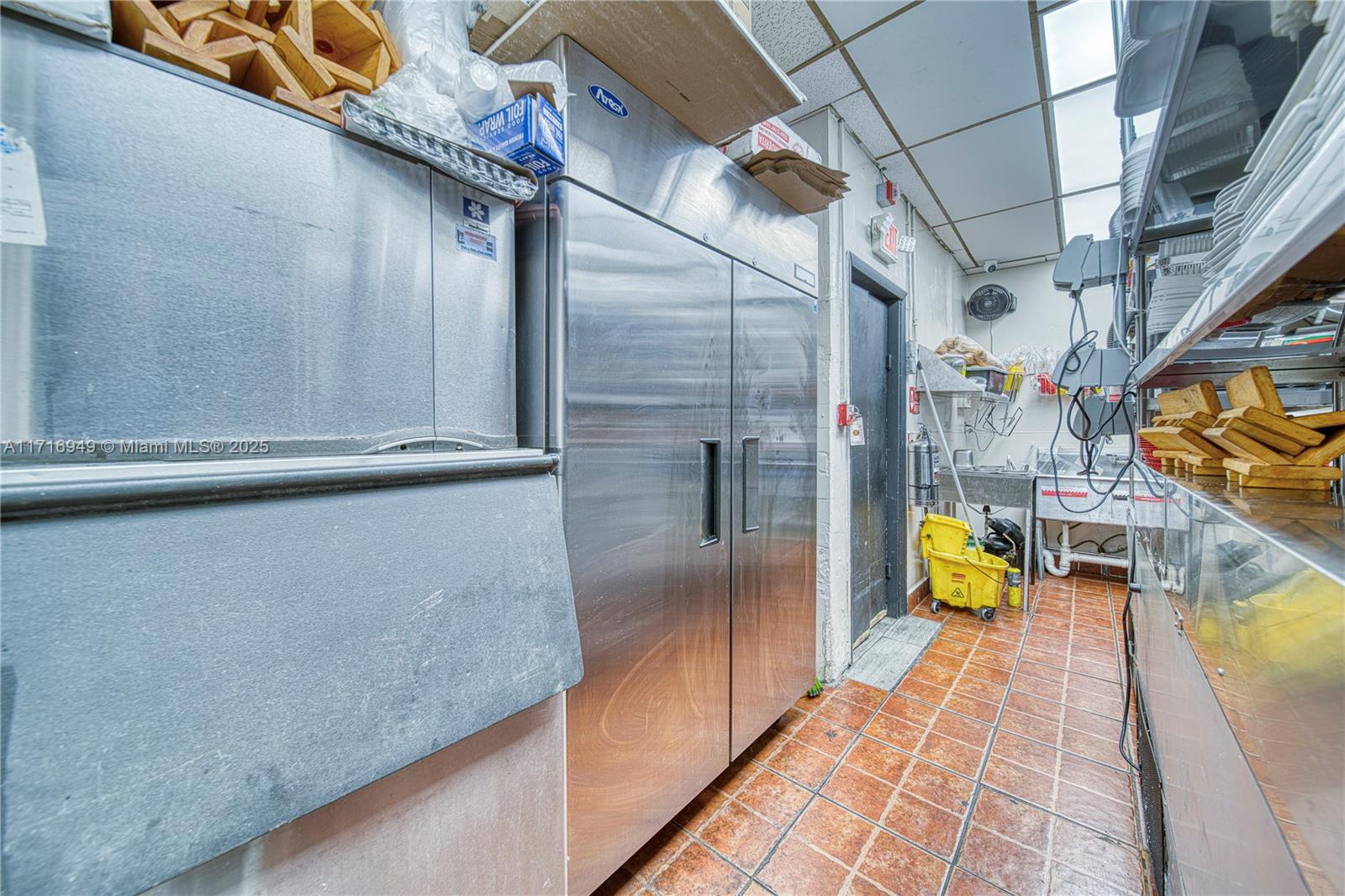 Latin Sandwich Buffett Restaurant In Hialeah Property Photo 16