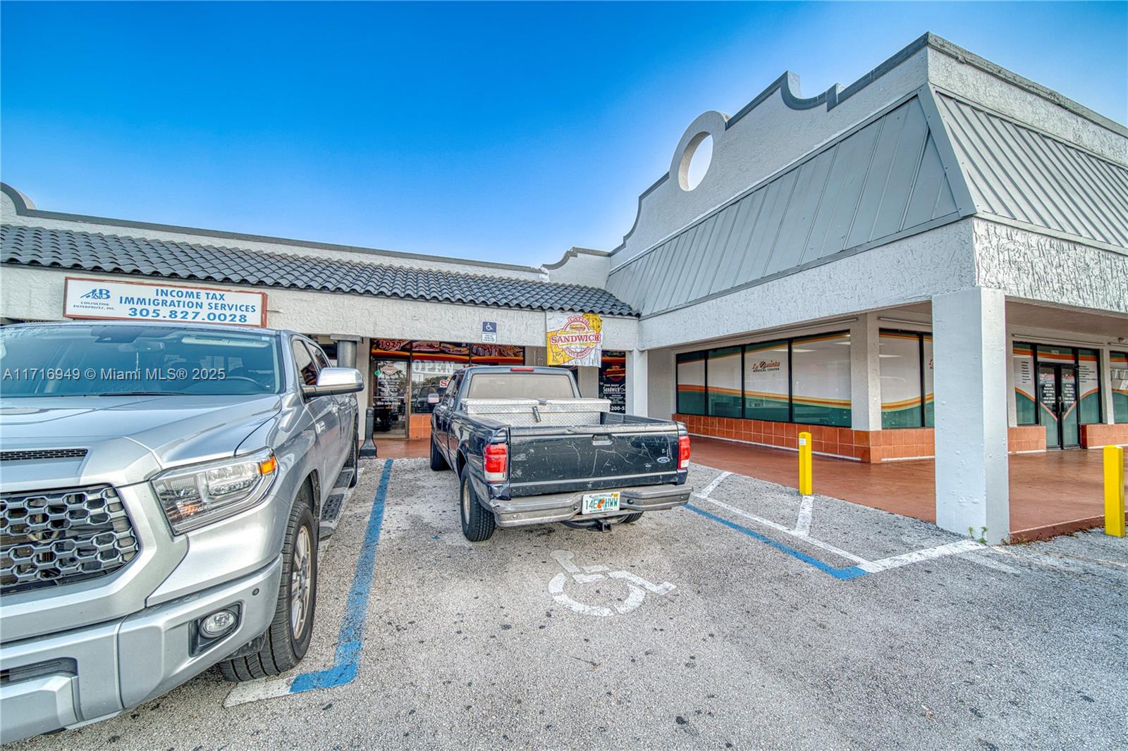 Latin Sandwich Buffett Restaurant In Hialeah Property Photo 25