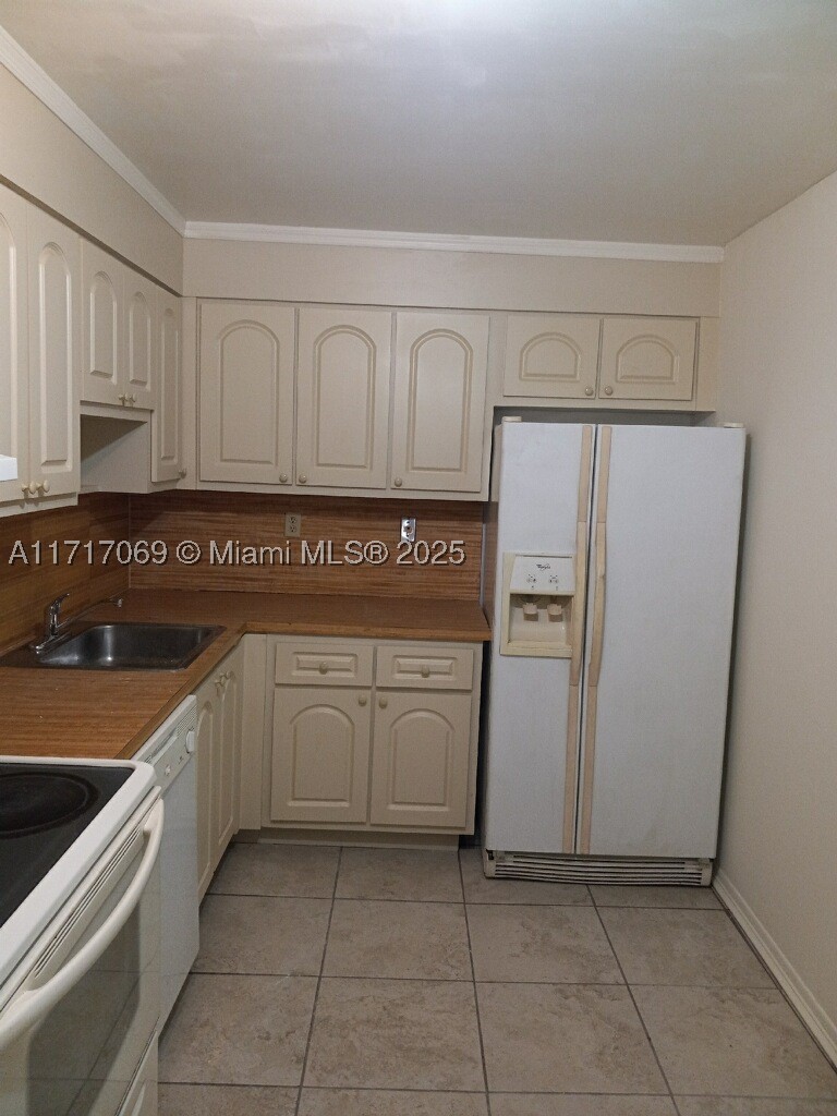 8267 Sw 128th St 105 Property Photo 1