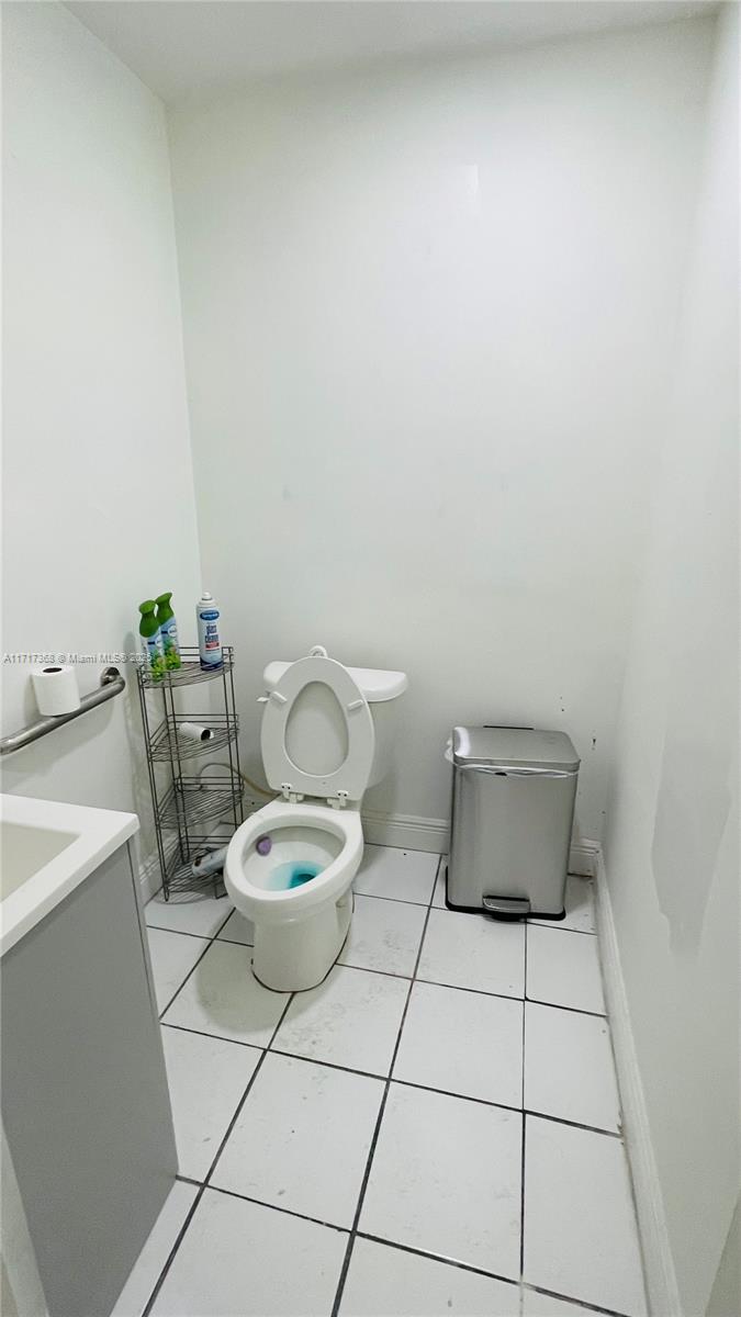 3056 S State Road 7 1ja Property Photo 4
