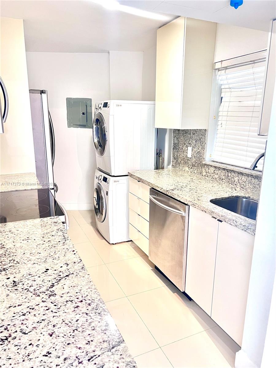1881 Washington Ave 11d Property Photo 5