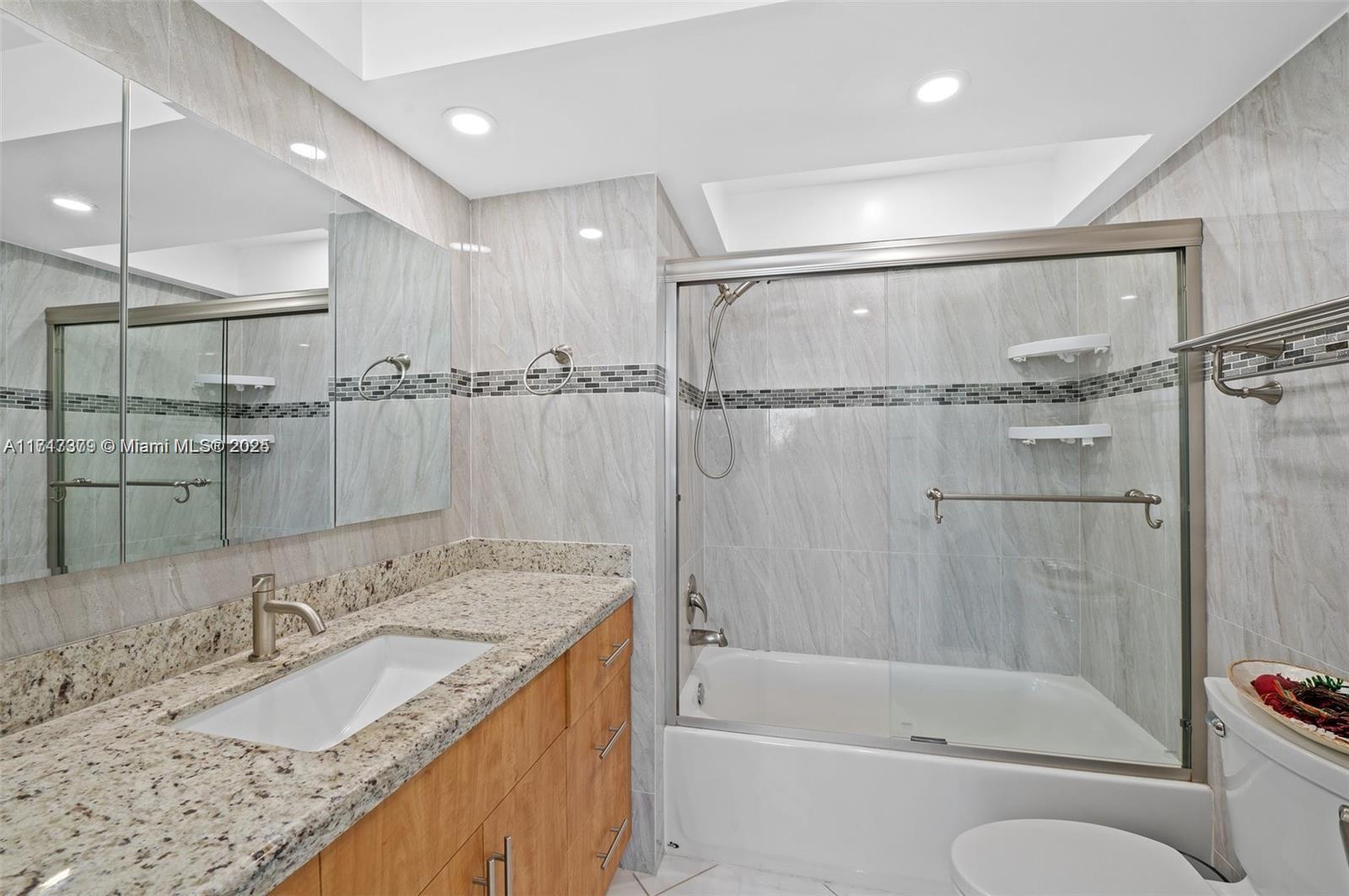 2715 N Ocean Blvd 7c Property Photo 13