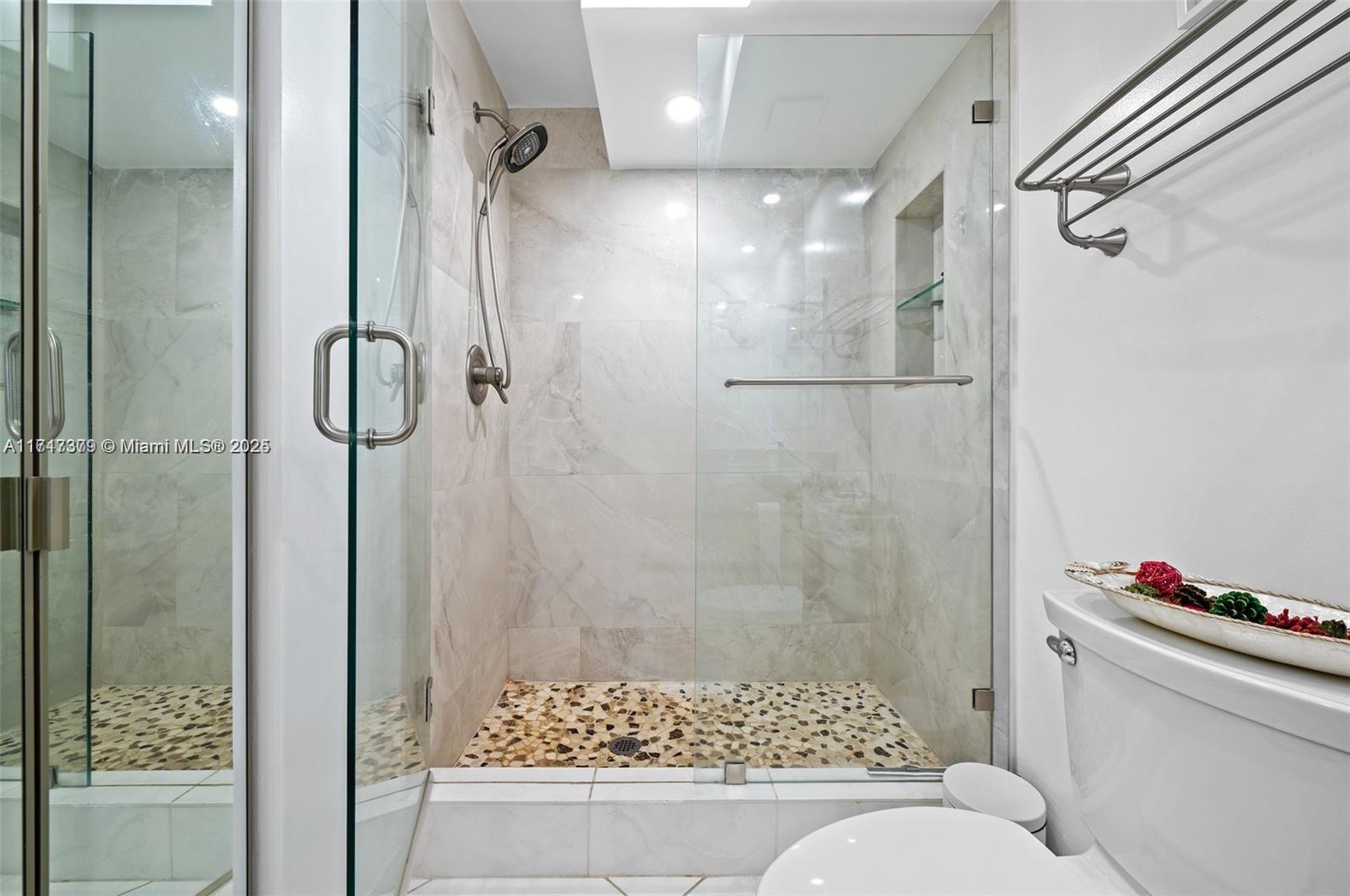 2715 N Ocean Blvd 7c Property Photo 17