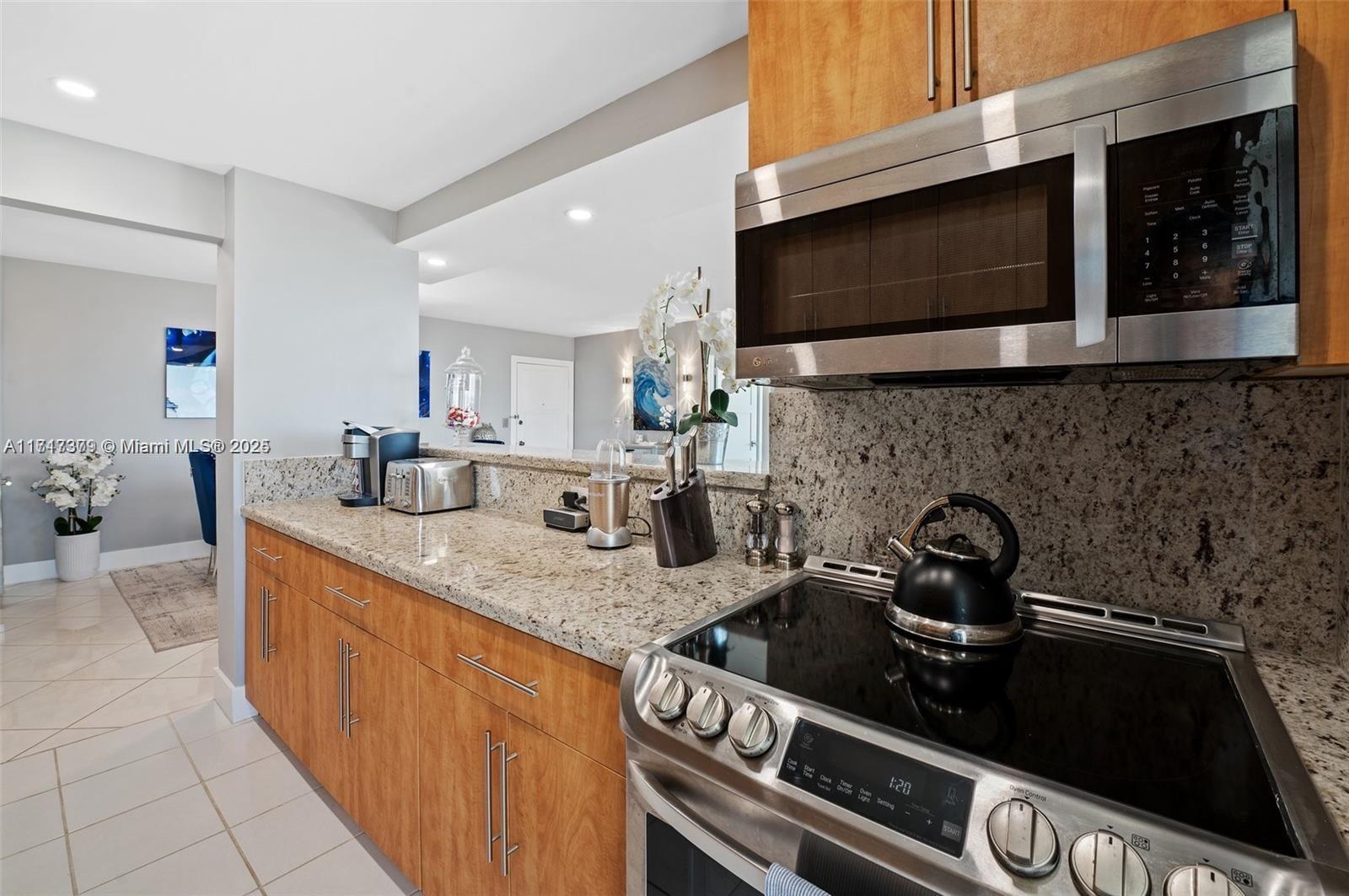 2715 N Ocean Blvd 7c Property Photo 19