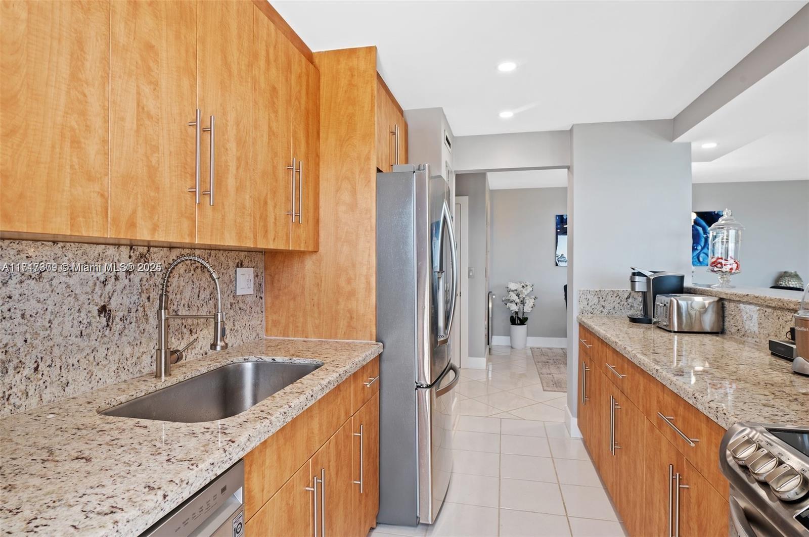 2715 N Ocean Blvd 7c Property Photo 20