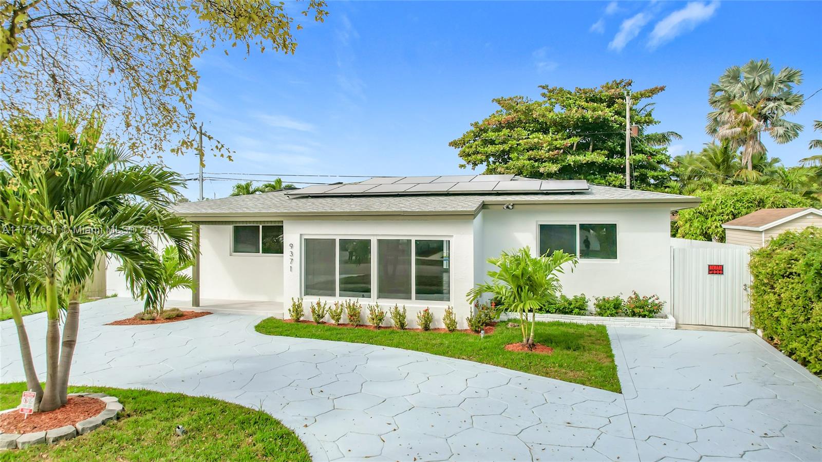9371 Martinique Dr Property Photo 1