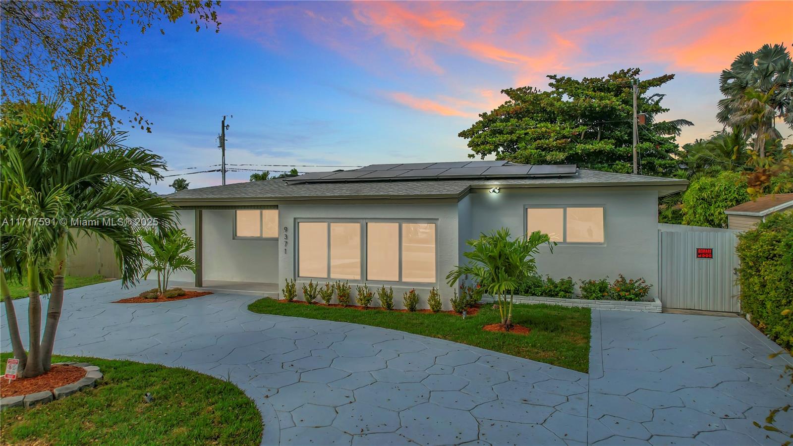 9371 Martinique Dr Property Photo 2