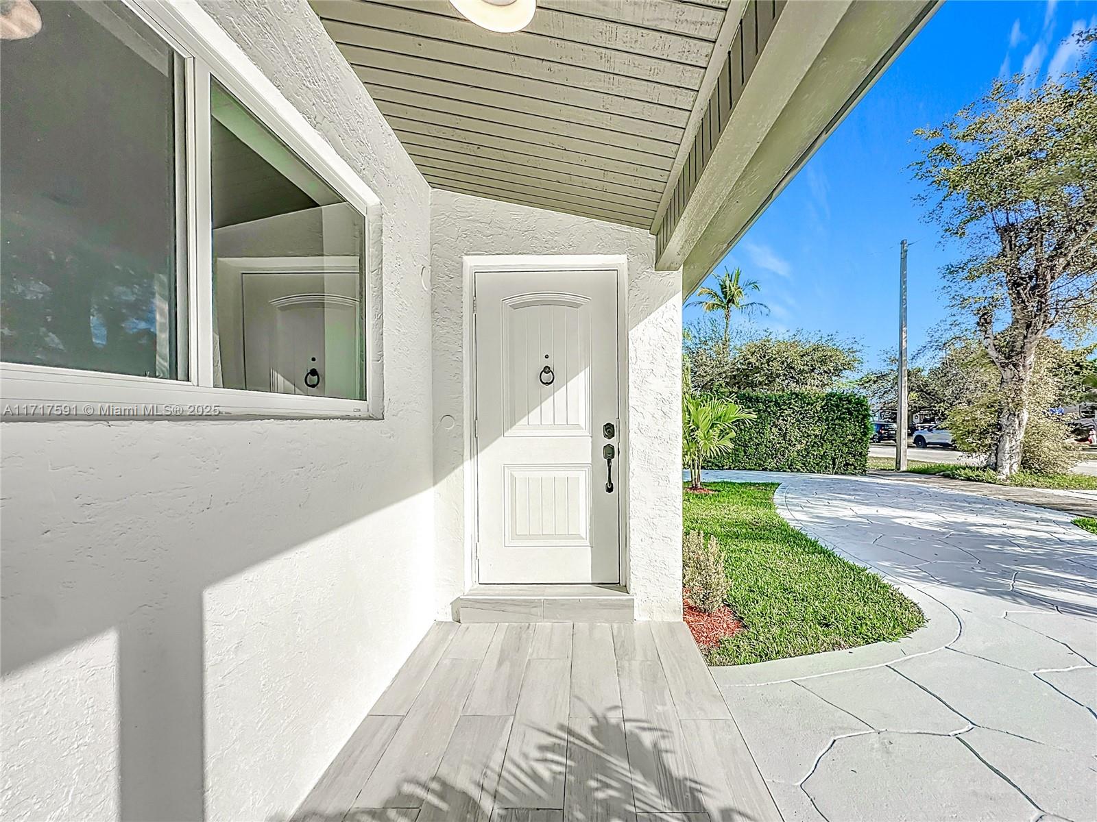 9371 Martinique Dr Property Photo 3