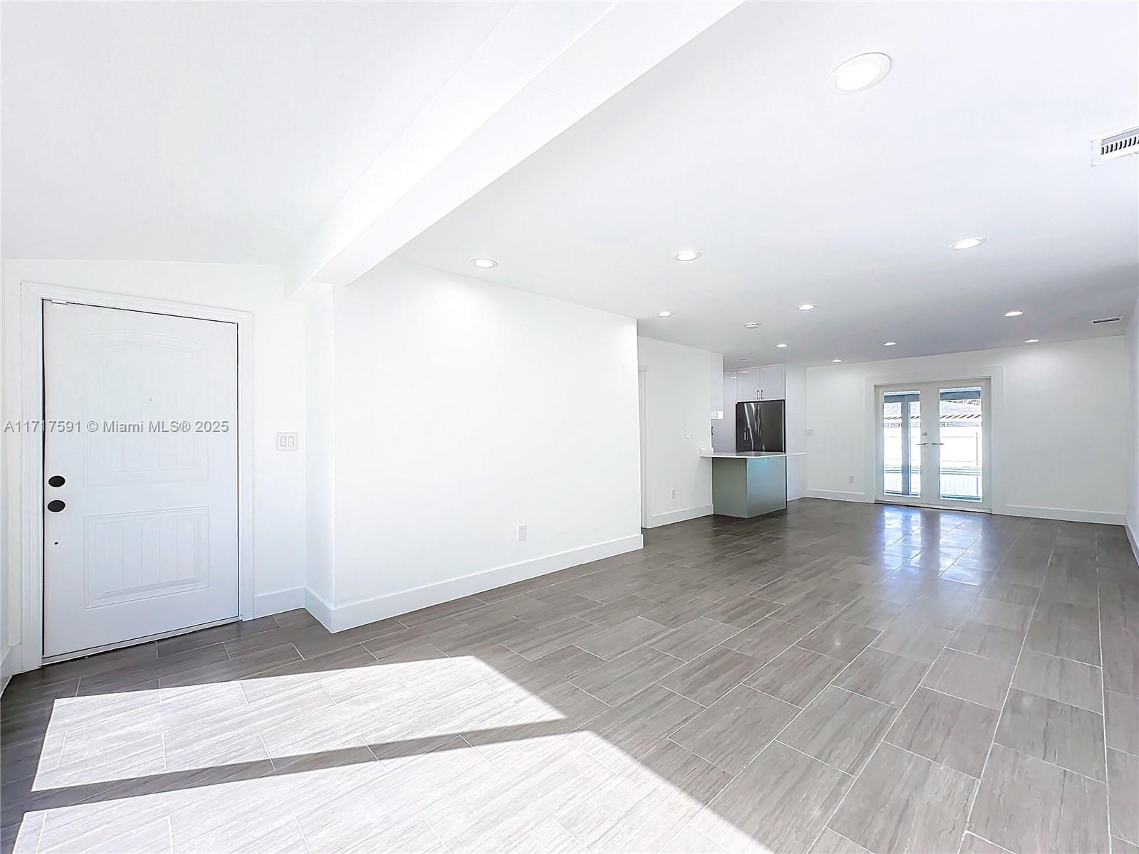 9371 Martinique Dr Property Photo 6