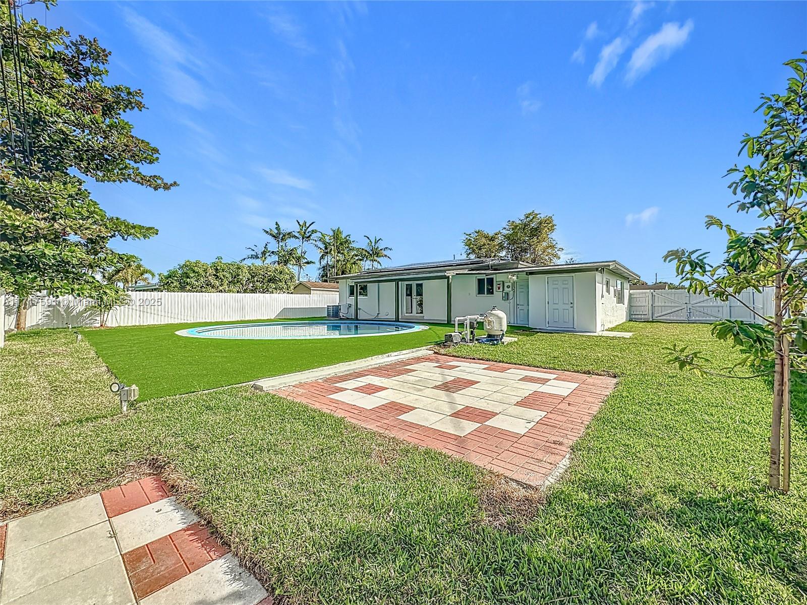 9371 Martinique Dr Property Photo 15