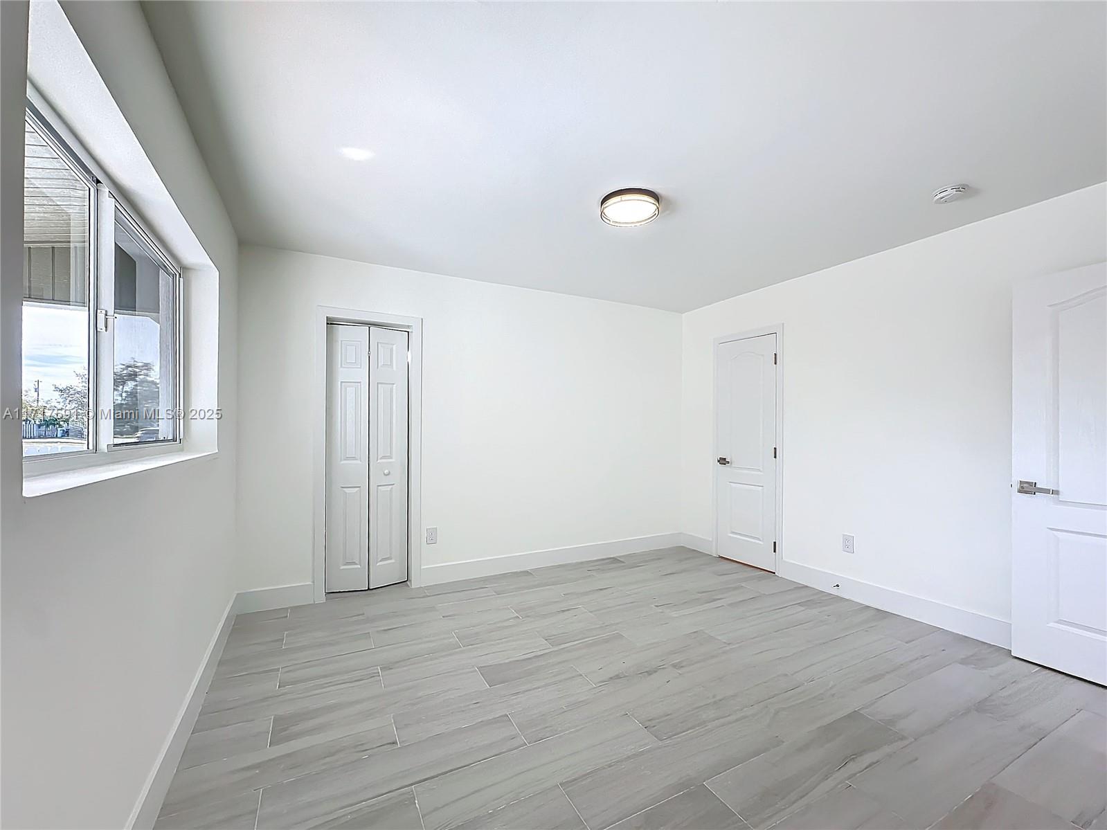 9371 Martinique Dr Property Photo 16