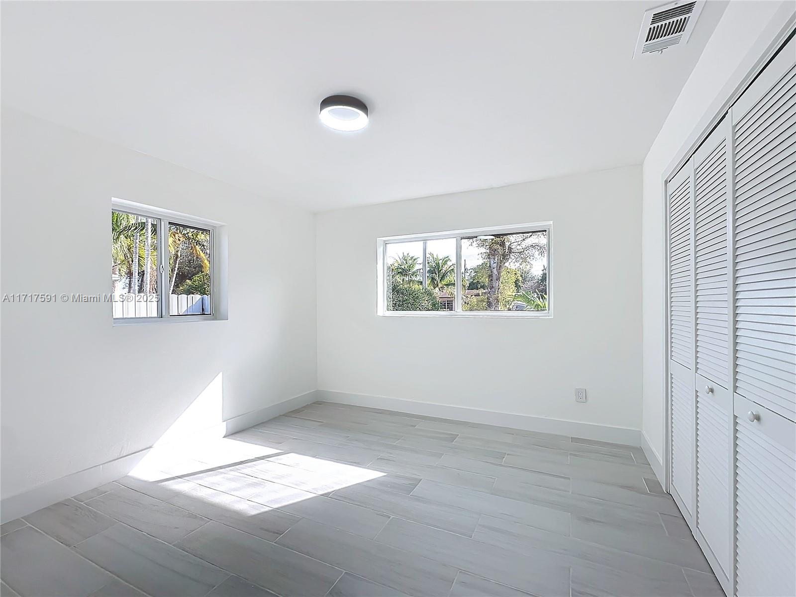 9371 Martinique Dr Property Photo 21