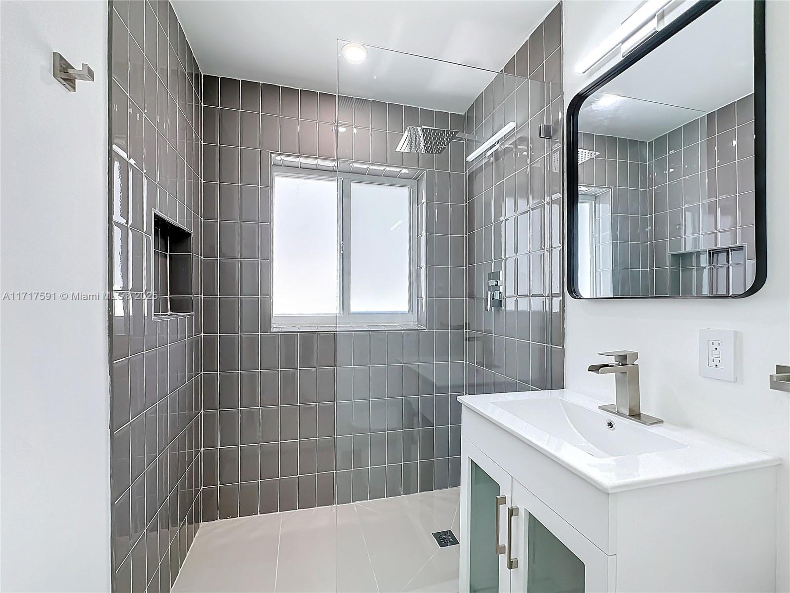 9371 Martinique Dr Property Photo 24