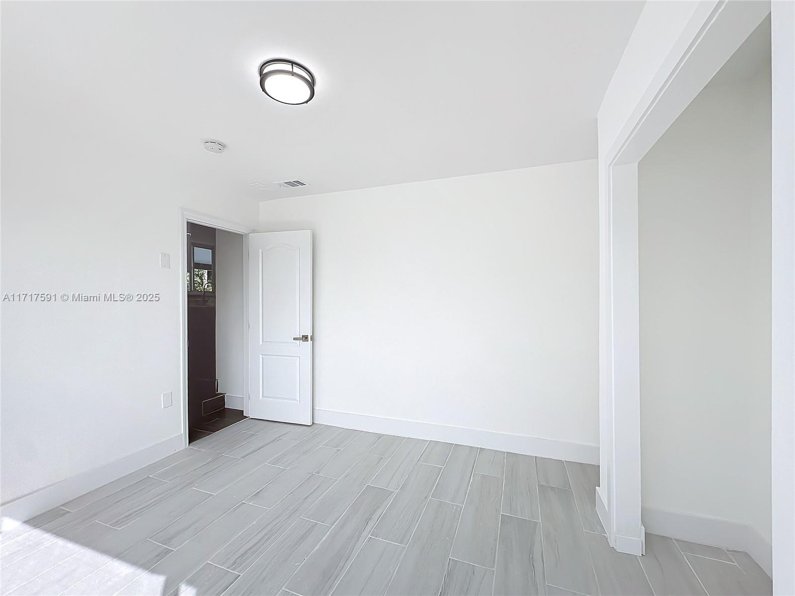 9371 Martinique Dr Property Photo 26