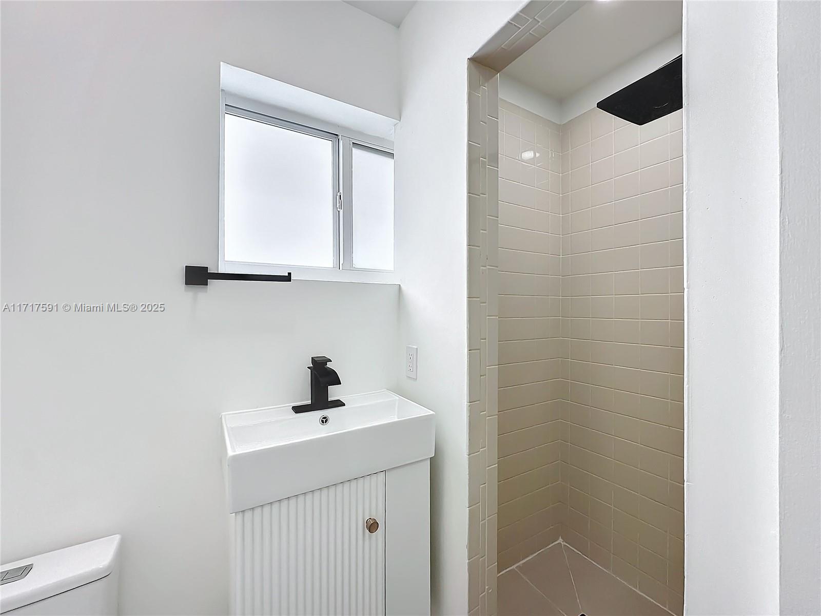 9371 Martinique Dr Property Photo 27