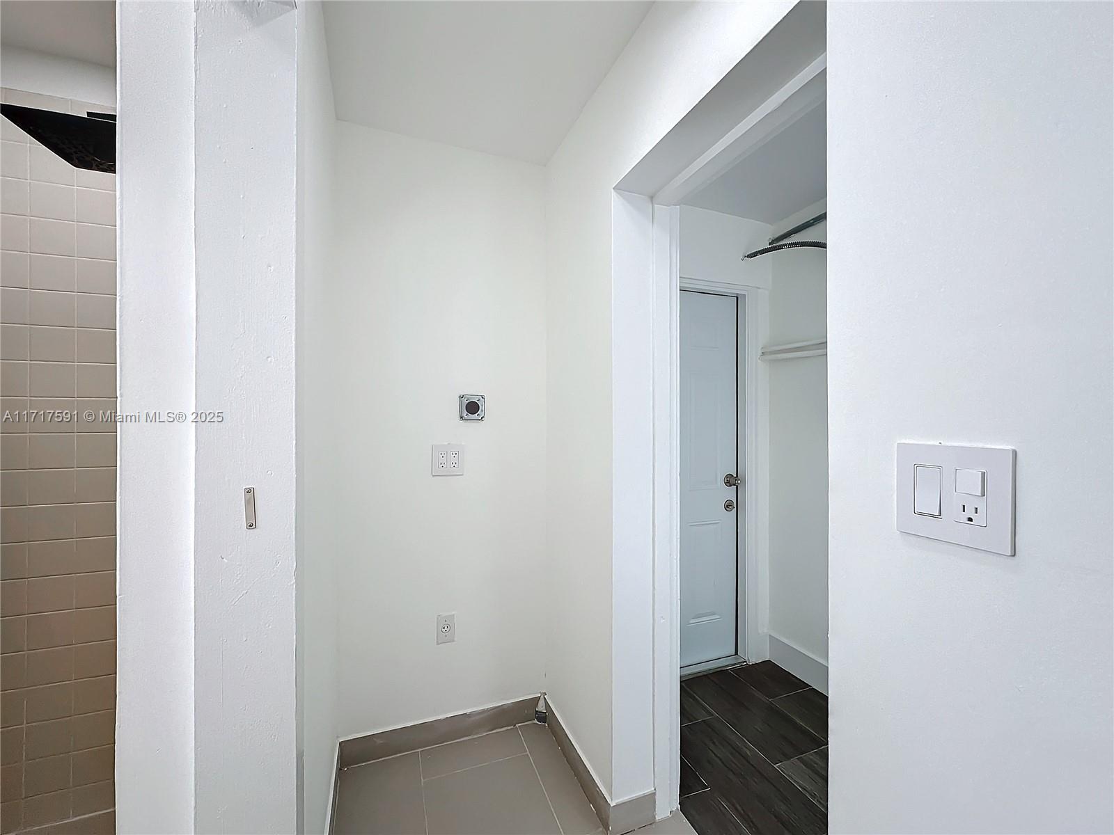 9371 Martinique Dr Property Photo 29