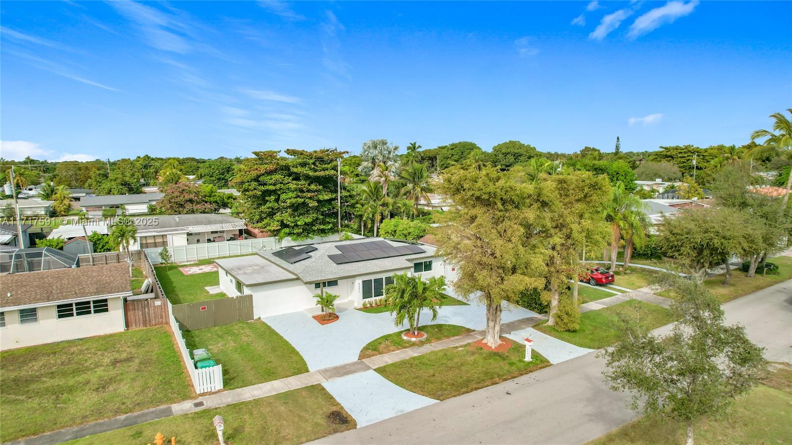 9371 Martinique Dr Property Photo 38