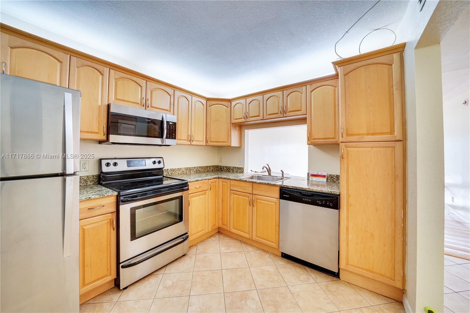 3905 N Nob Hill Rd 106 Property Photo 1
