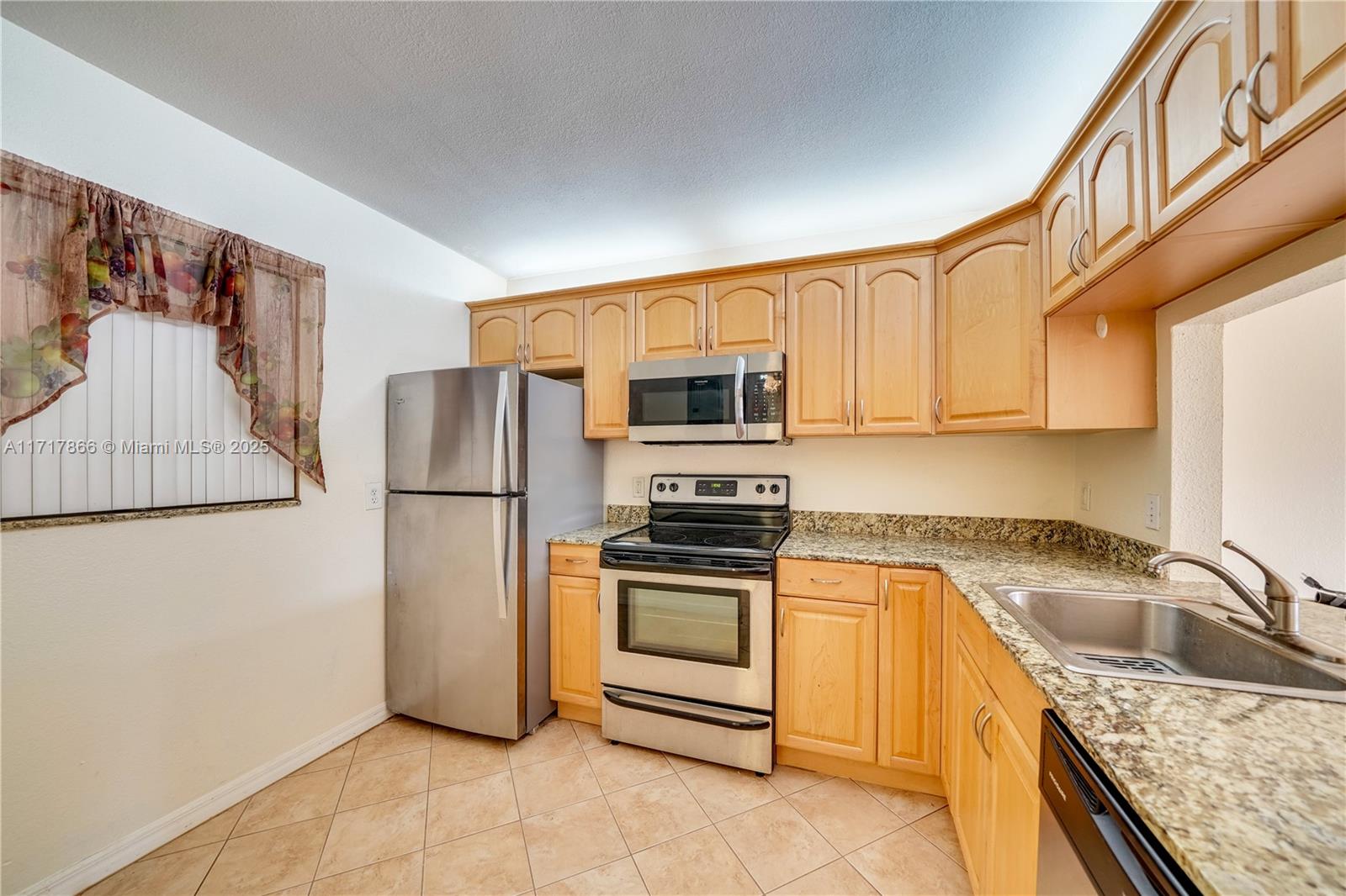 3905 N Nob Hill Rd 106 Property Photo 2