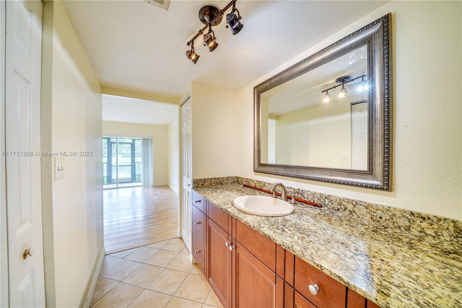 3905 N Nob Hill Rd 106 Property Photo 9