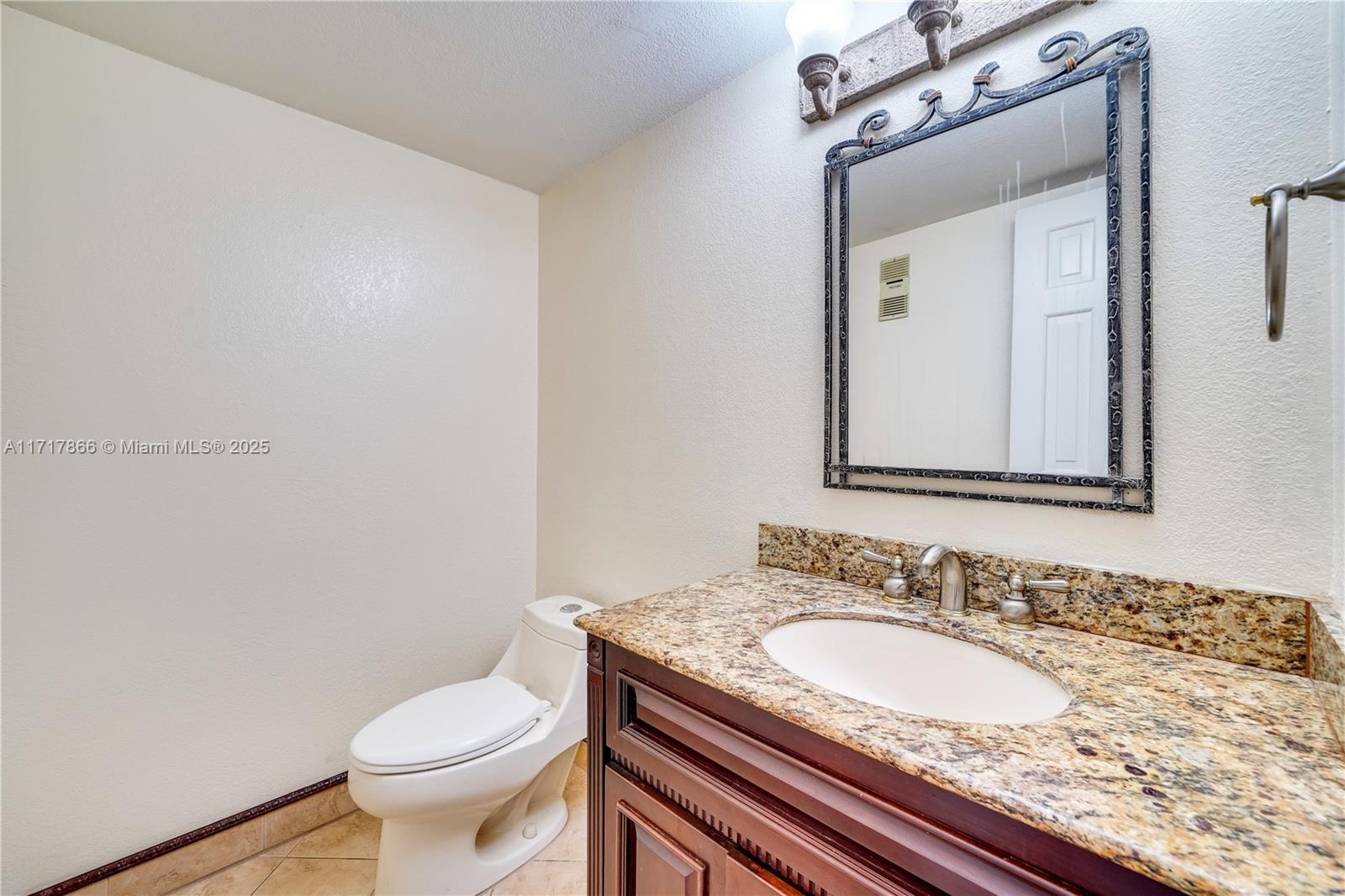 3905 N Nob Hill Rd 106 Property Photo 12