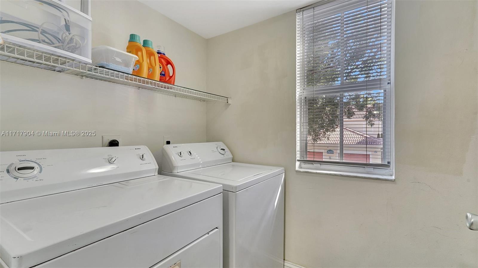2496 Centergate Dr 207 Property Photo 15