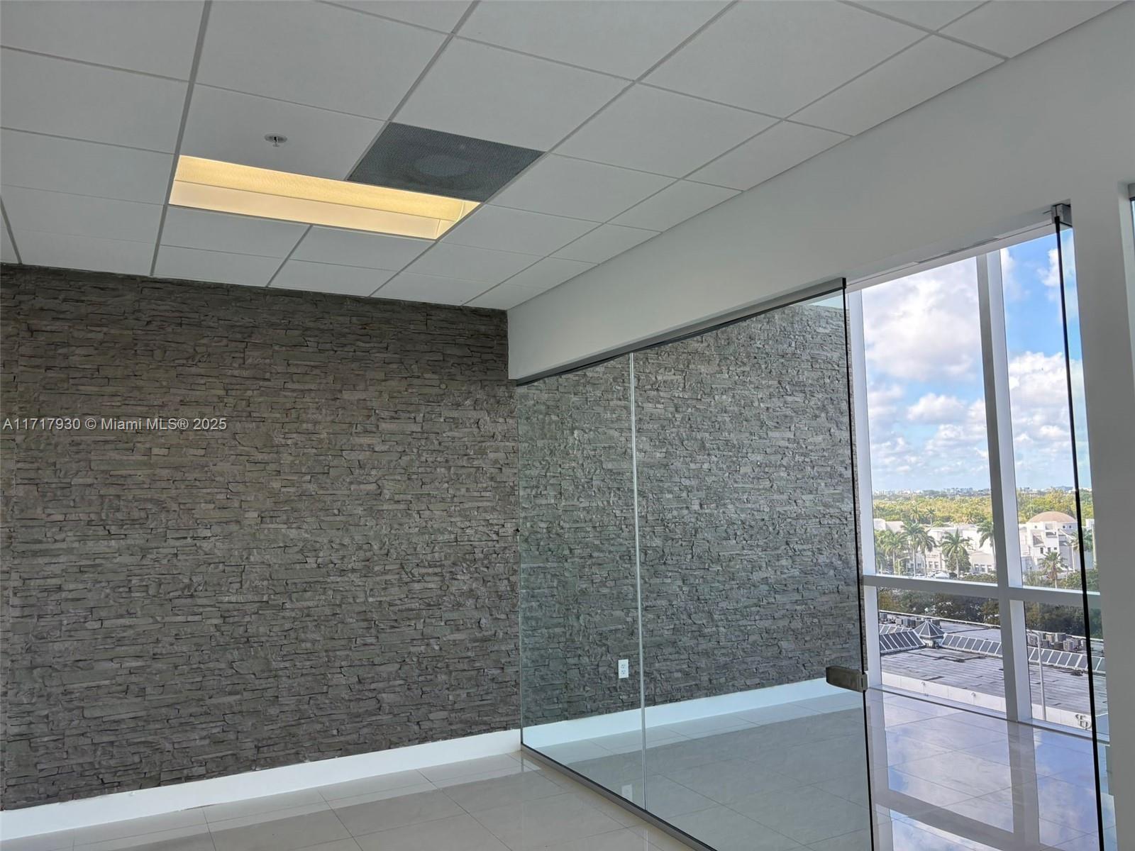 20200 W Dixie Hwy 703 Property Photo 7