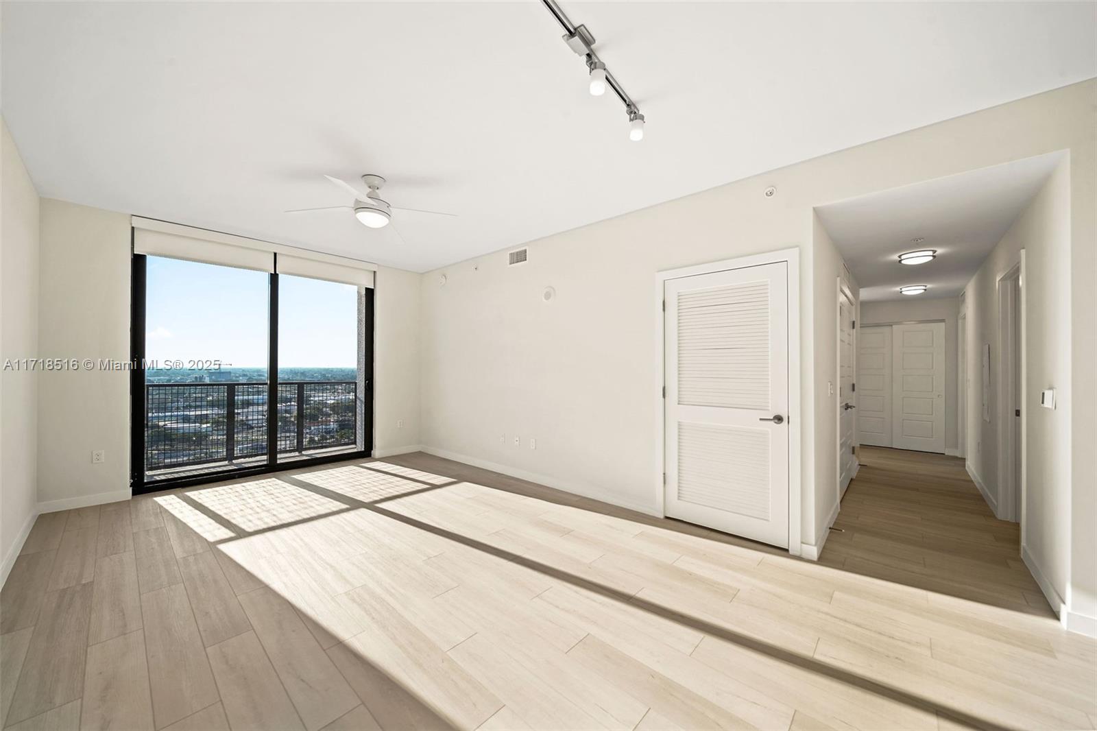 555 Ne 8th St 1308 Property Photo 5