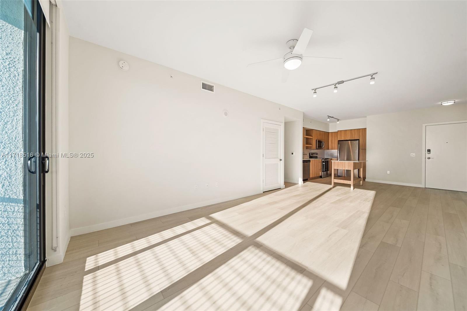 555 Ne 8th St 1308 Property Photo 14