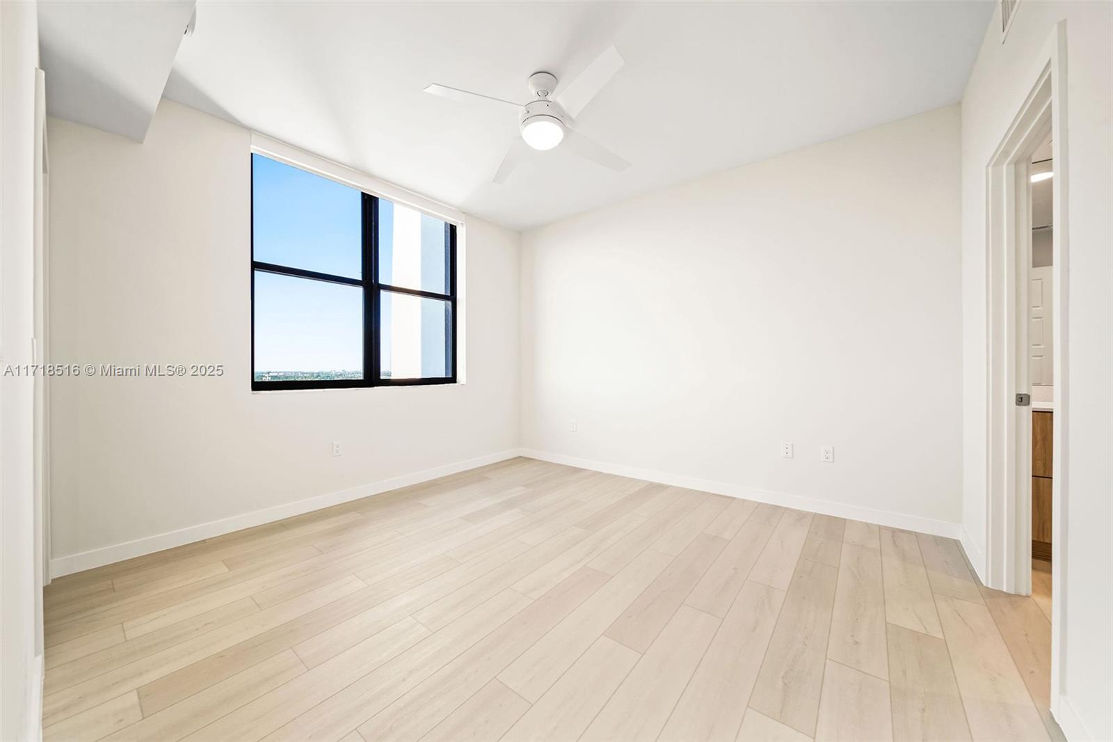555 Ne 8th St 1308 Property Photo 16