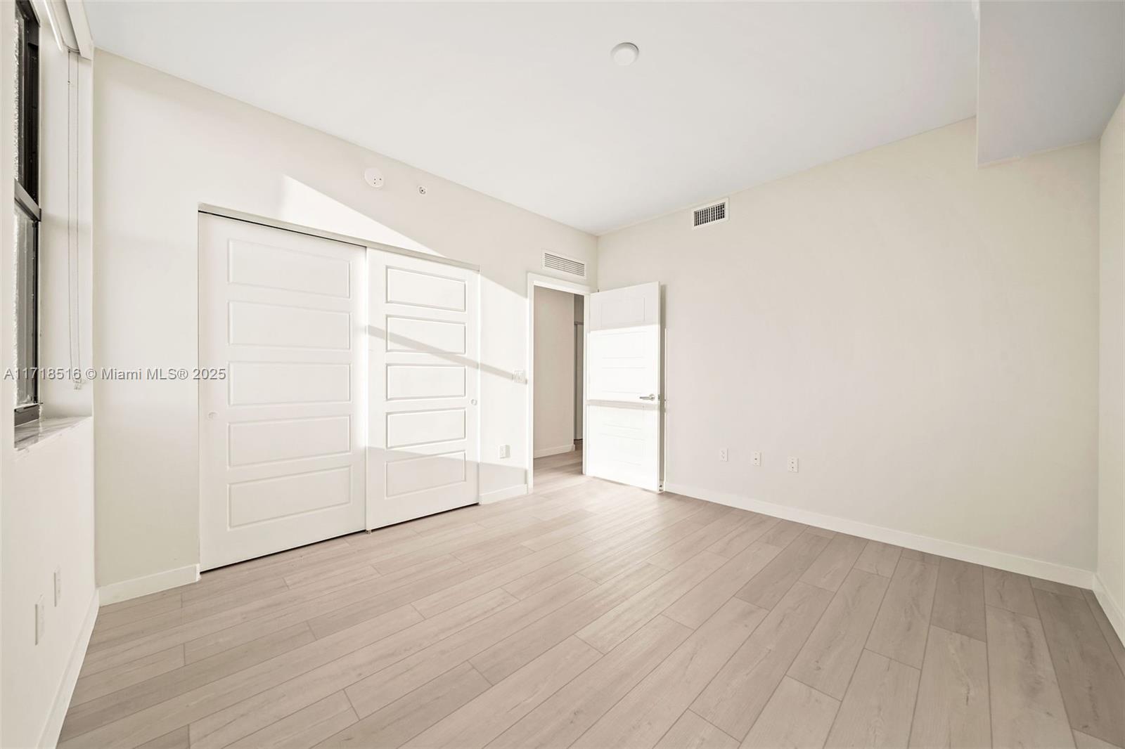 555 Ne 8th St 1308 Property Photo 25