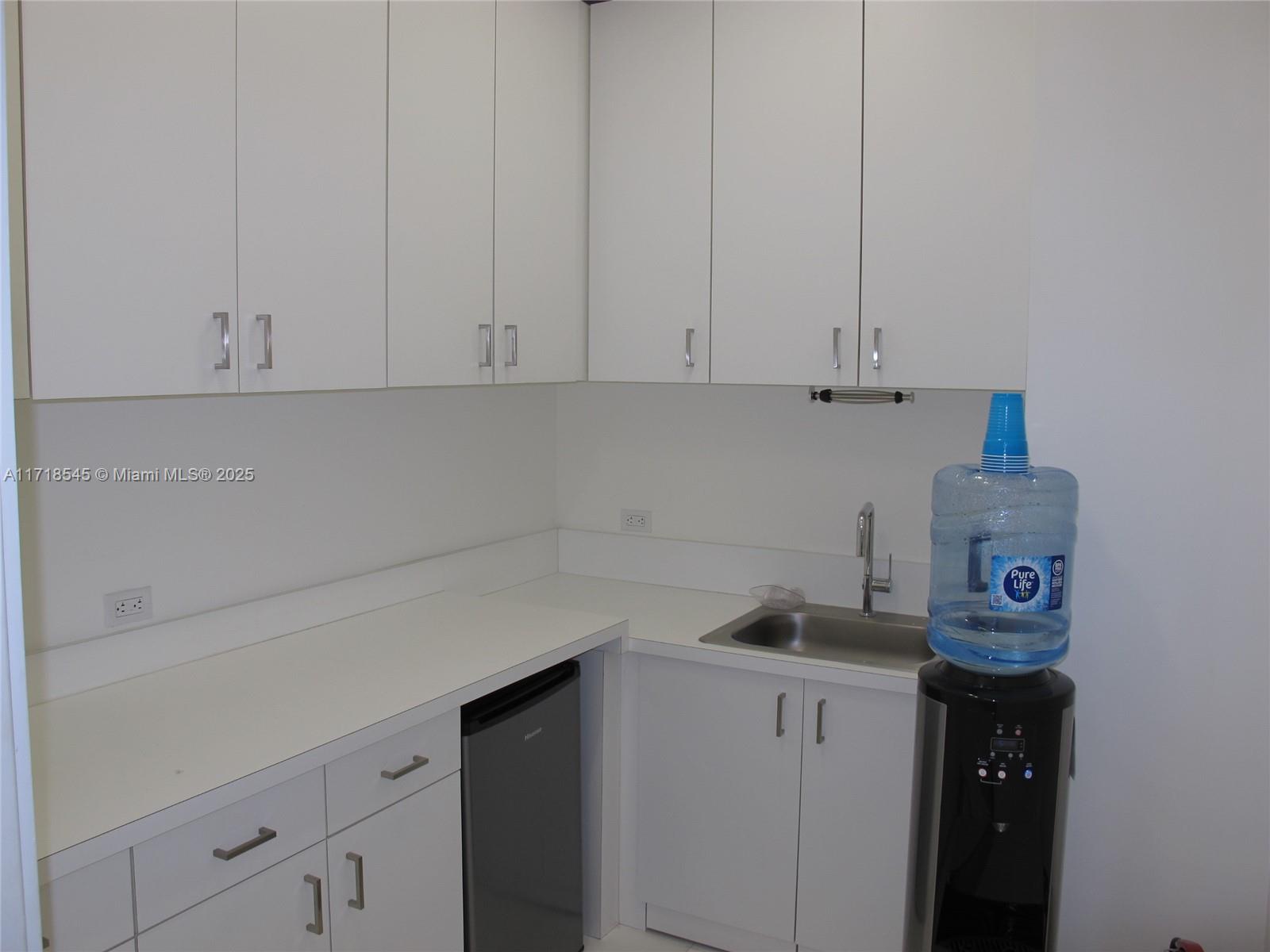 1600 Ponce De Leon Blvd 1103 Property Photo 10