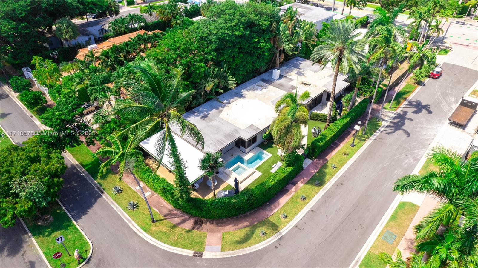 200 E Rivo Alto Dr Property Photo 4