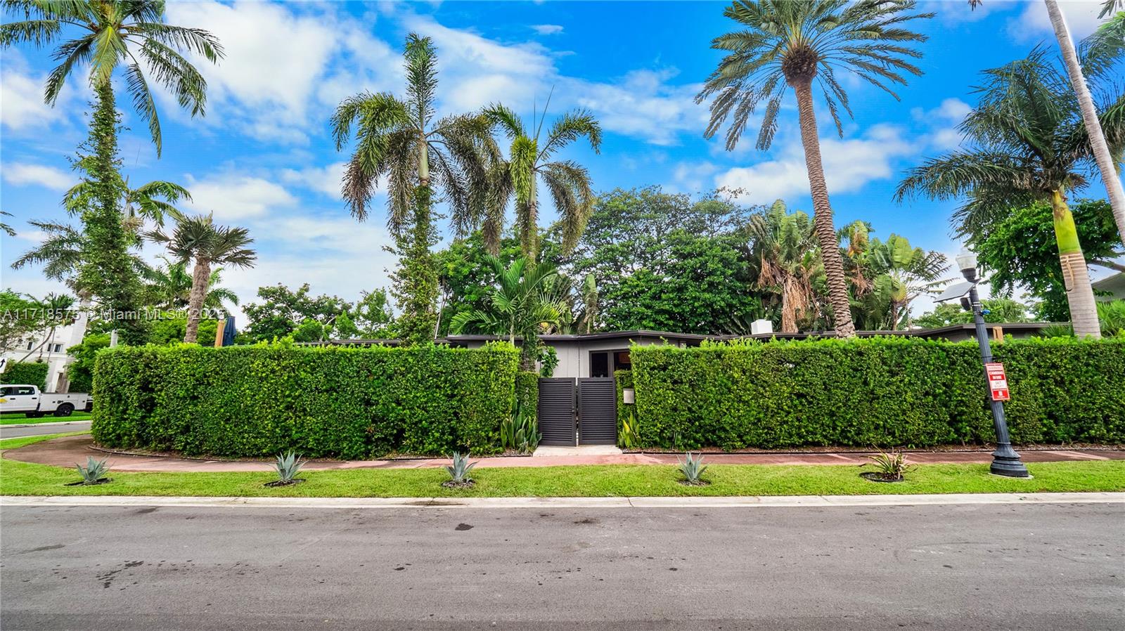 200 E Rivo Alto Dr Property Photo 20