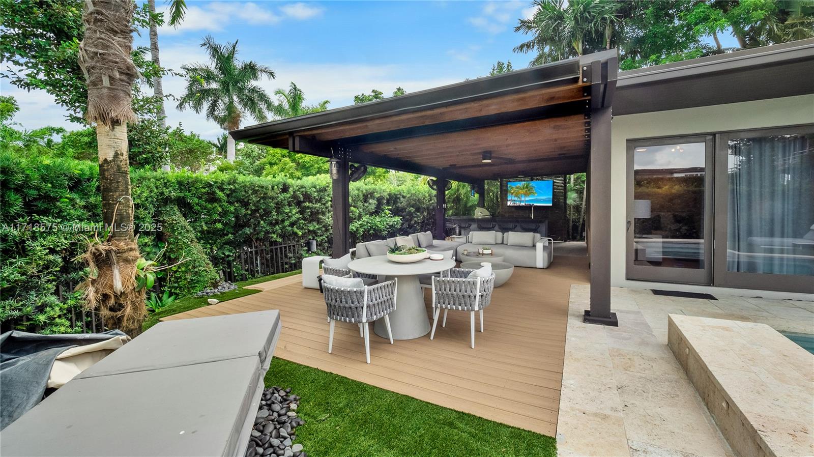 200 E Rivo Alto Dr Property Photo 34