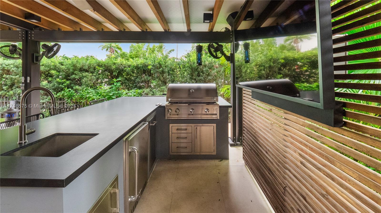 200 E Rivo Alto Dr Property Photo 44