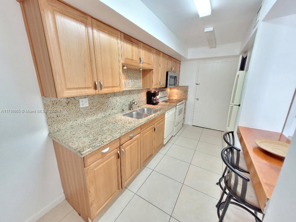 18081 Biscayne Blvd 802 Property Photo 37