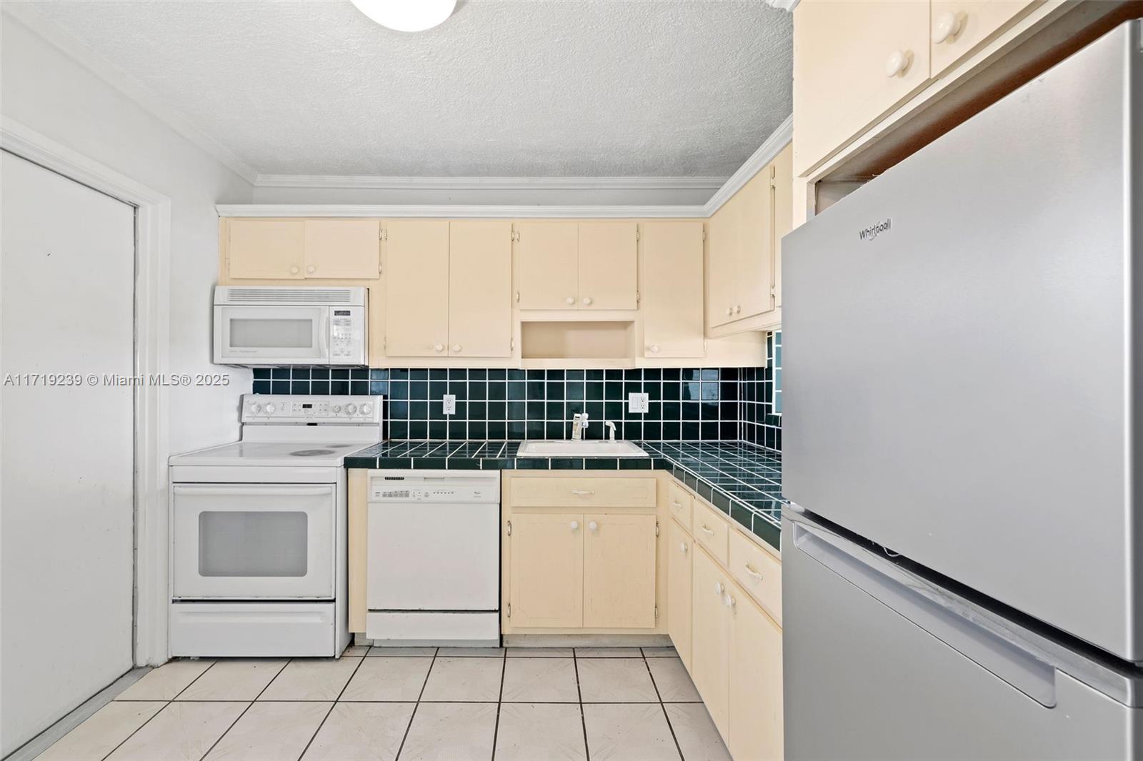 4650 Washington St 504 Property Photo 3