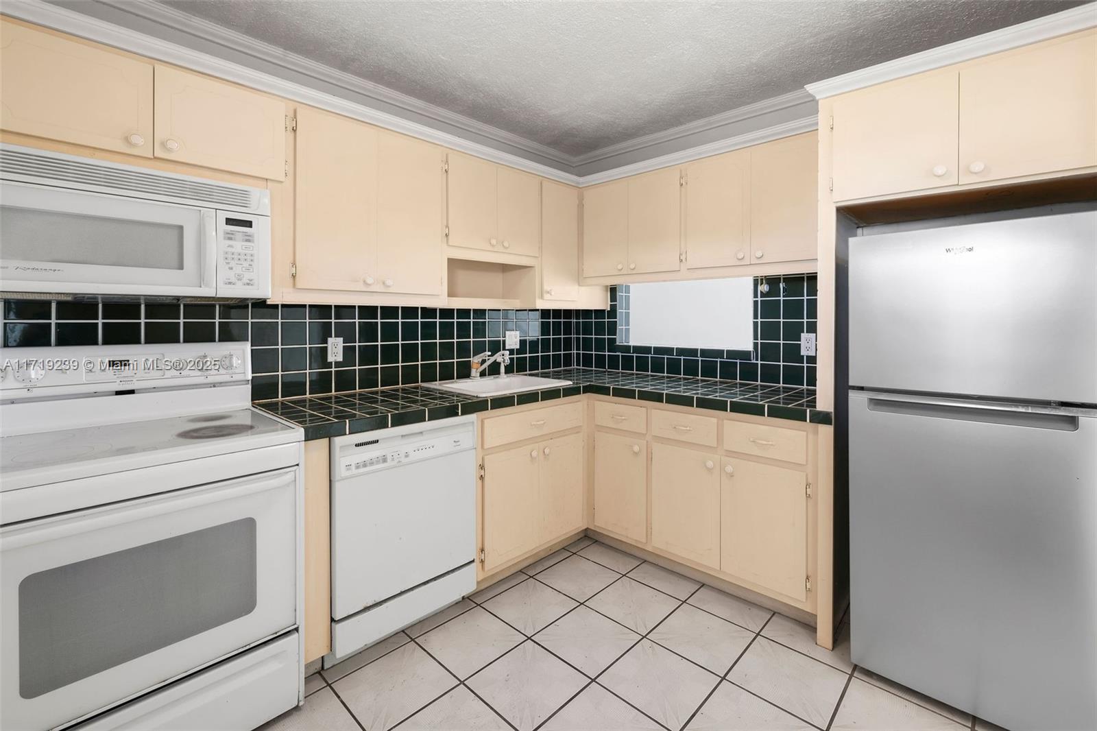 4650 Washington St 504 Property Photo 4