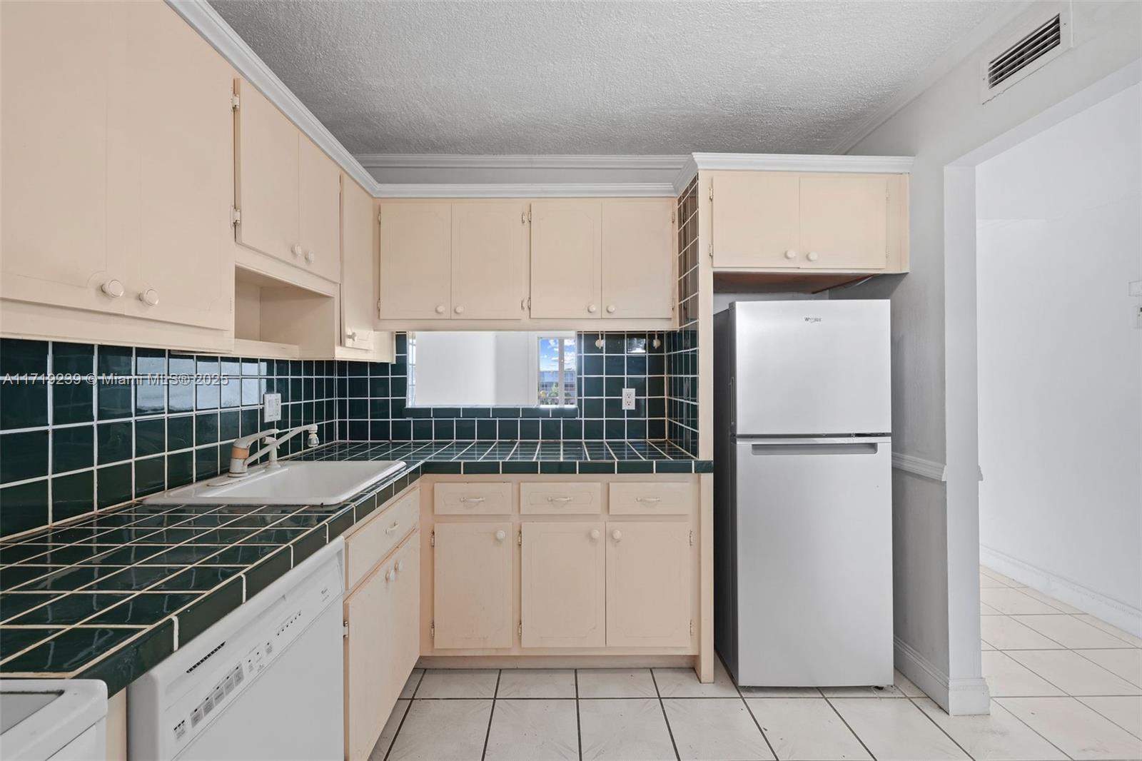 4650 Washington St 504 Property Photo 6