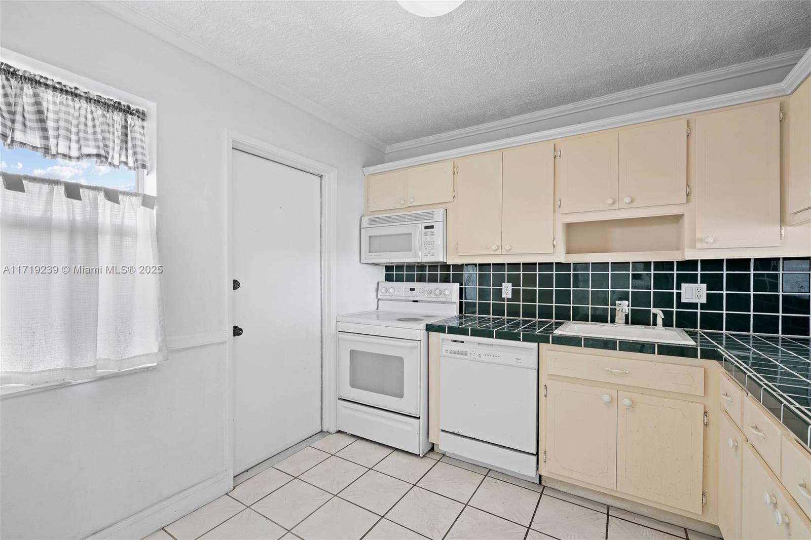 4650 Washington St 504 Property Photo 7