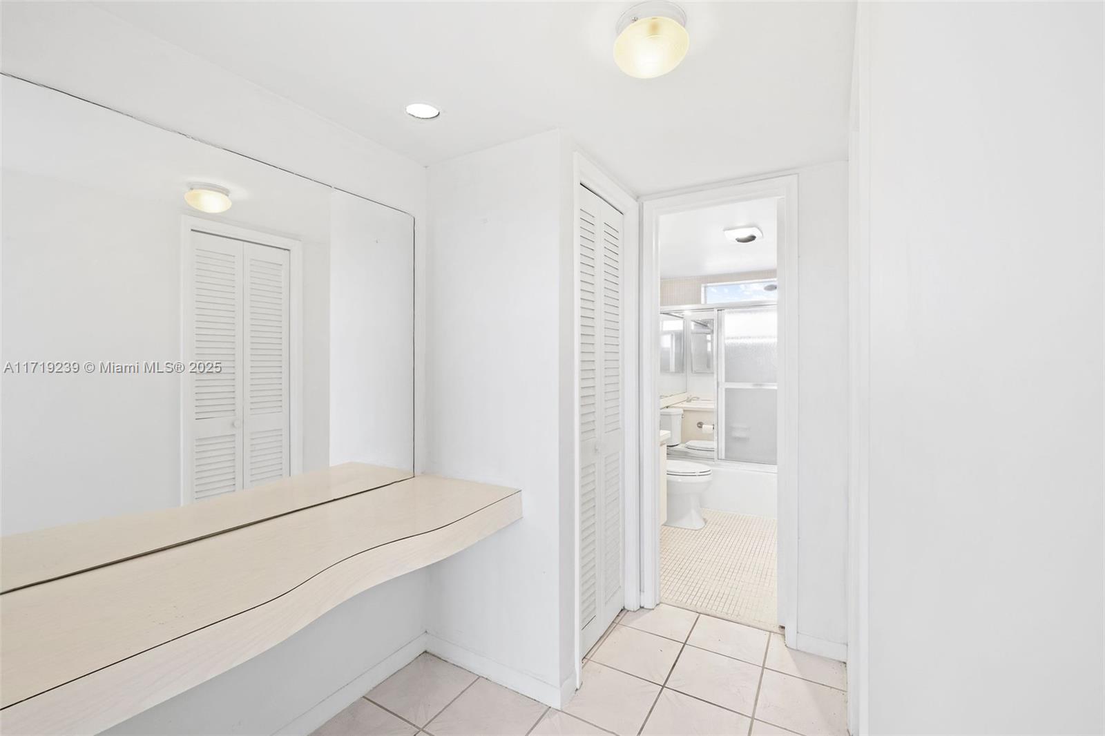 4650 Washington St 504 Property Photo 17
