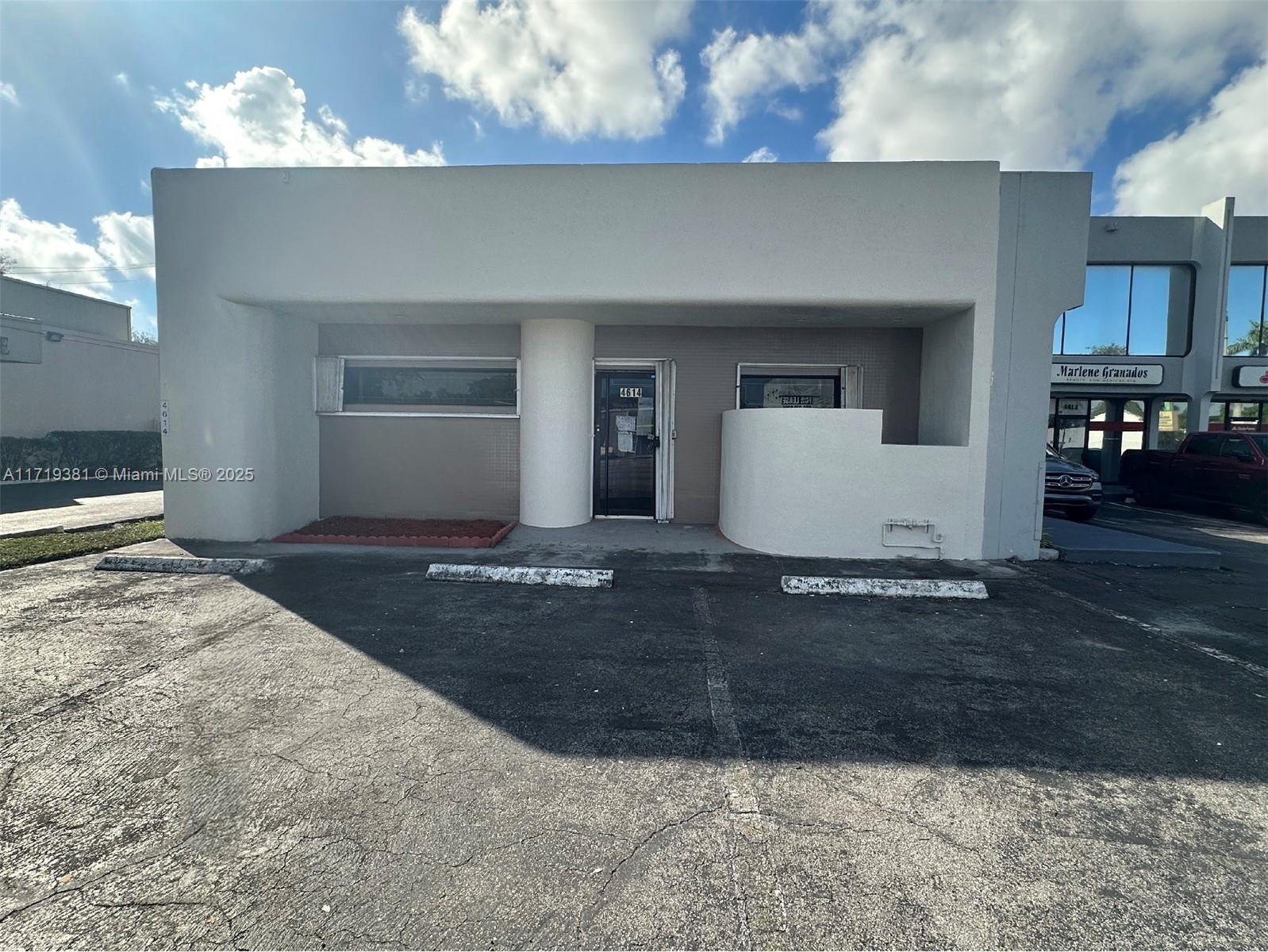 4614 Hollywood Blvd Property Photo 1